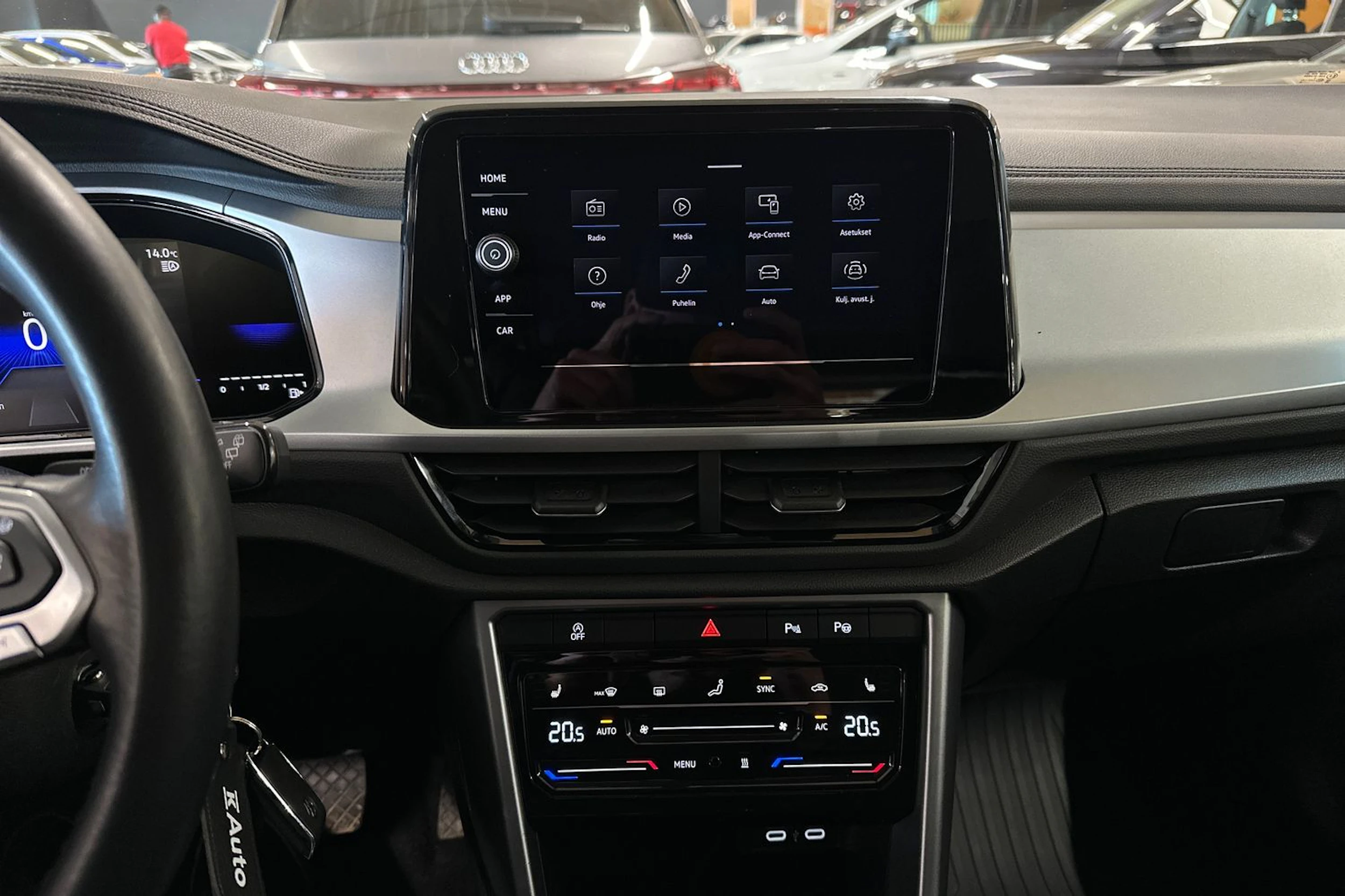 valkoinen Volkswagen T-Roc 2024 kuva 16.