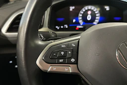 valkoinen Volkswagen T-Roc 2024 kuva 19.