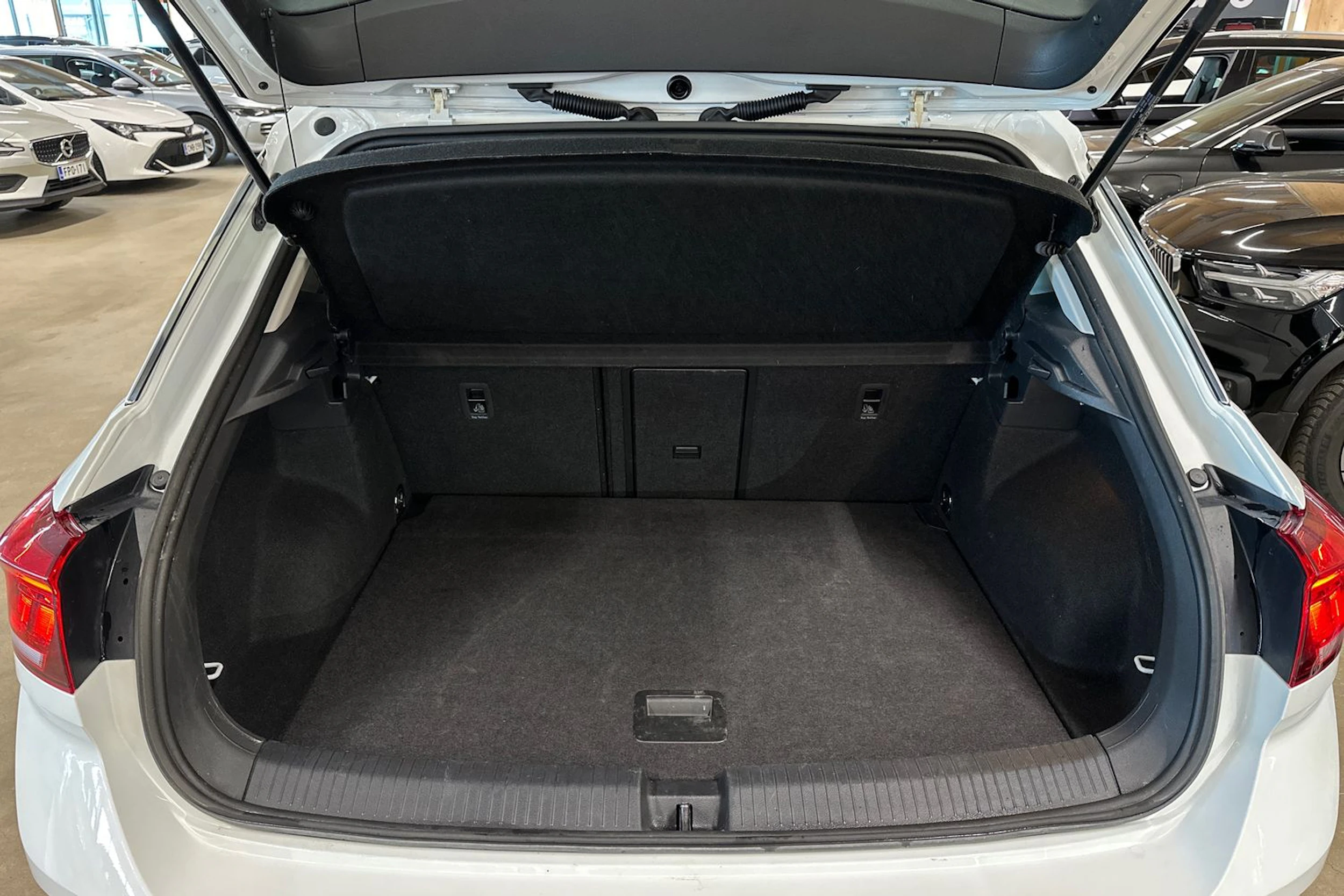 valkoinen Volkswagen T-Roc 2024 kuva 24.