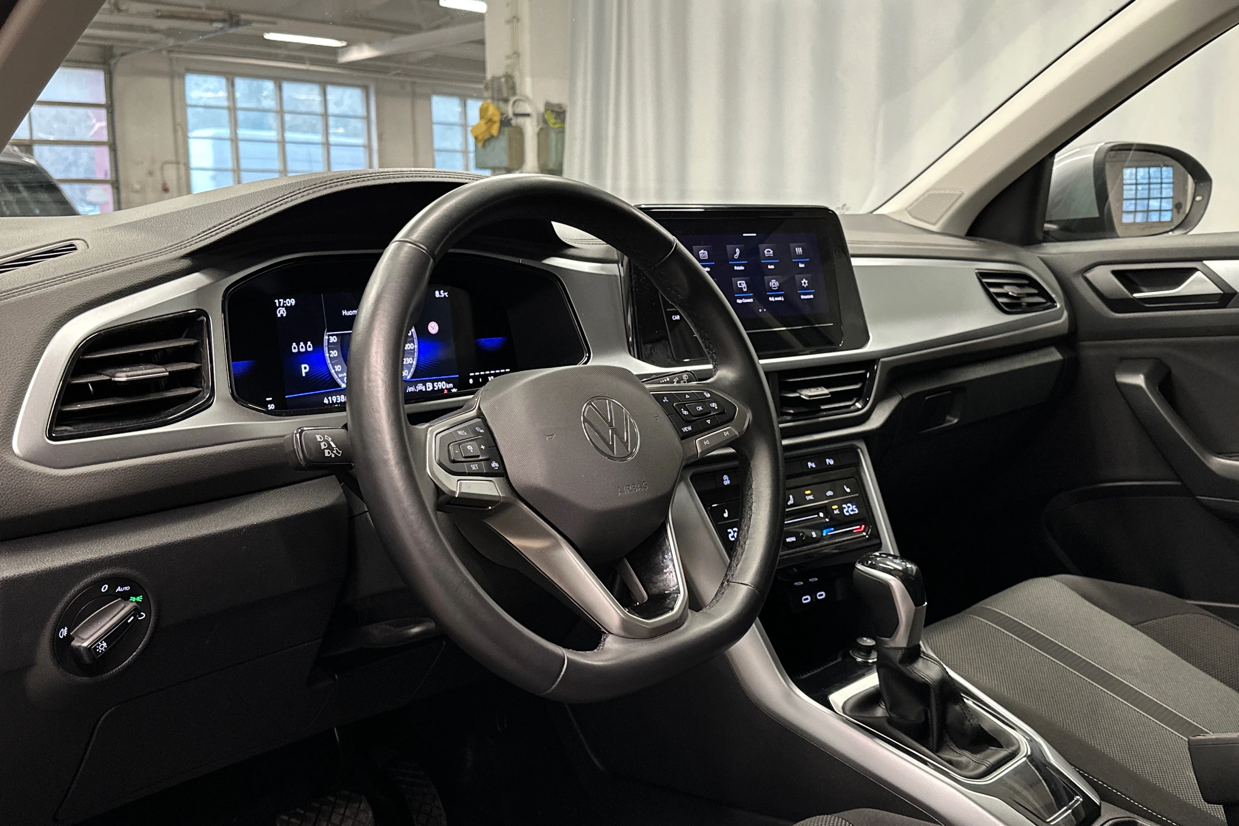 harmaa Volkswagen T-Roc 2024 kuva 3.