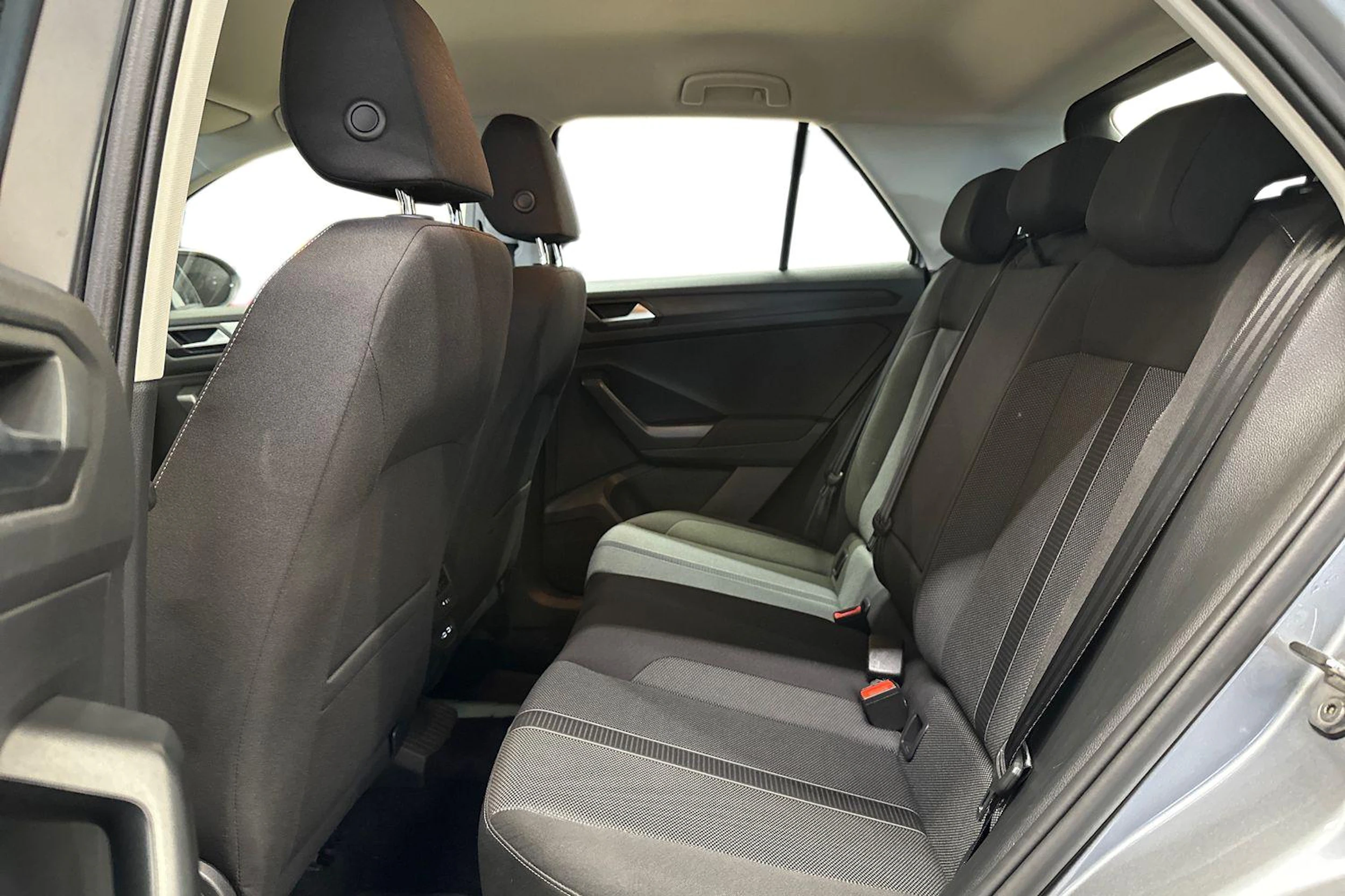 harmaa Volkswagen T-Roc 2024 kuva 11.