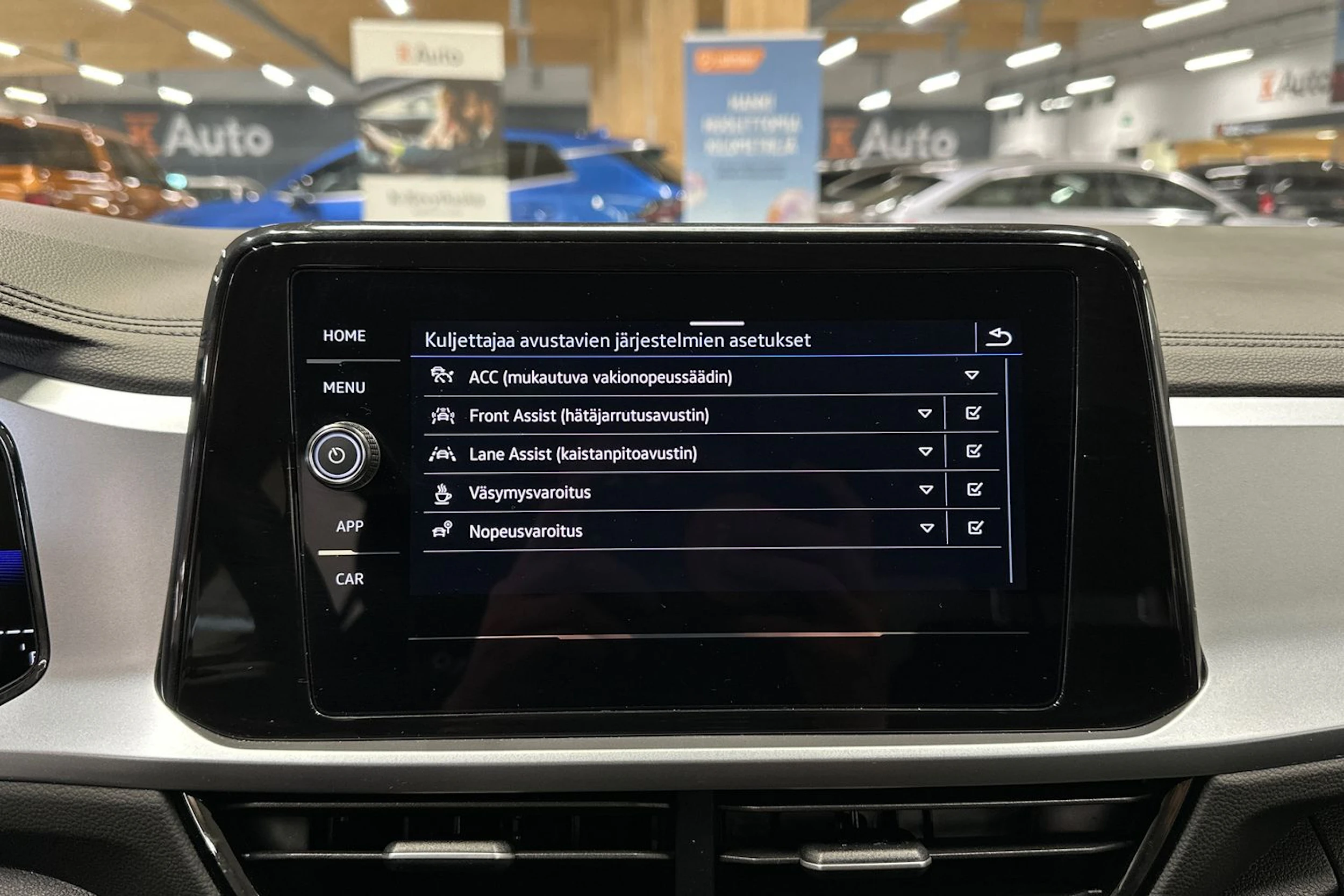 harmaa Volkswagen T-Roc 2024 kuva 18.