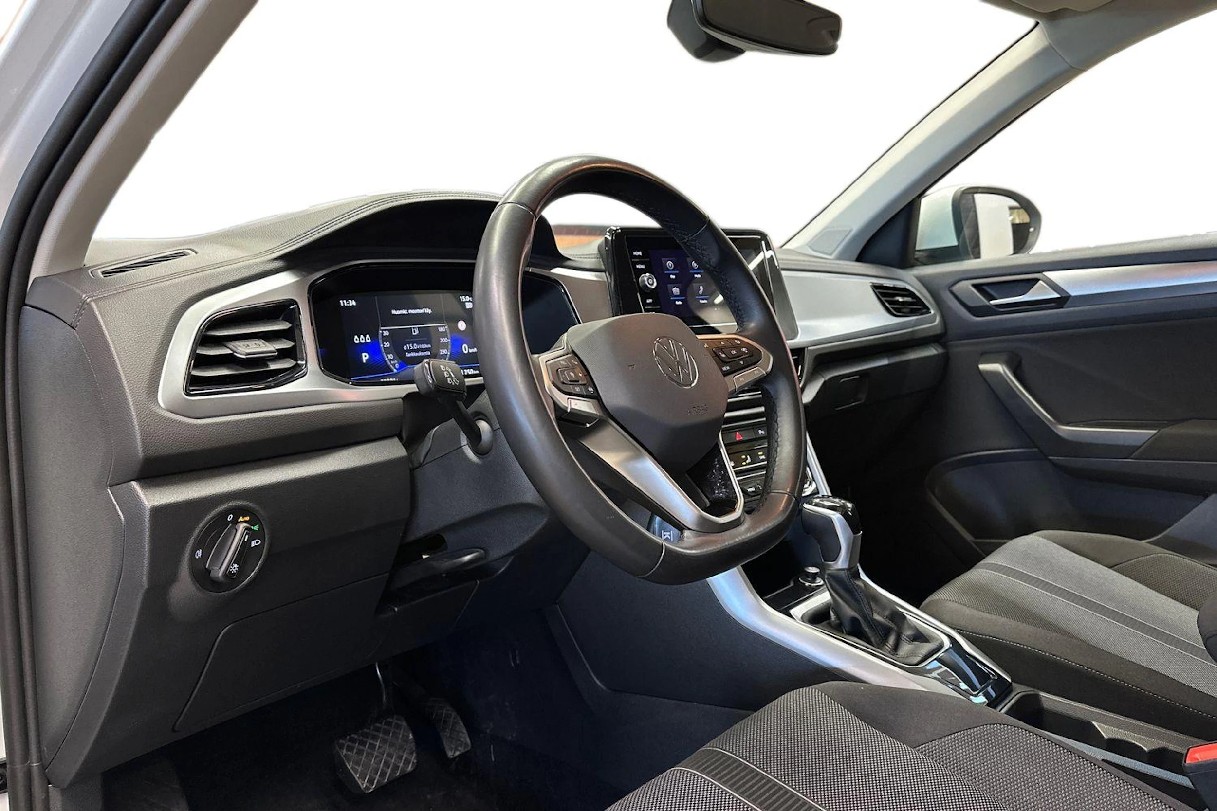 valkoinen Volkswagen T-Roc 2024 kuva 8.