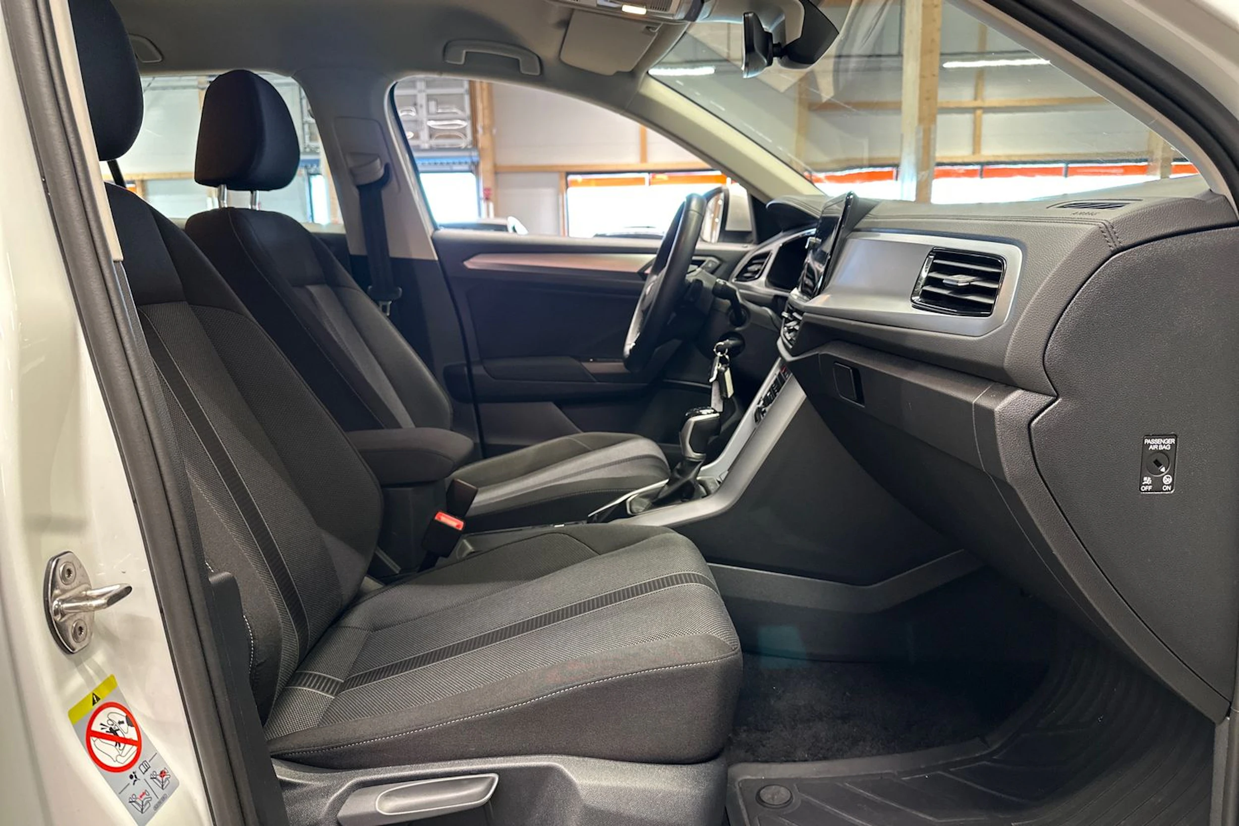 valkoinen Volkswagen T-Roc 2024 kuva 13.