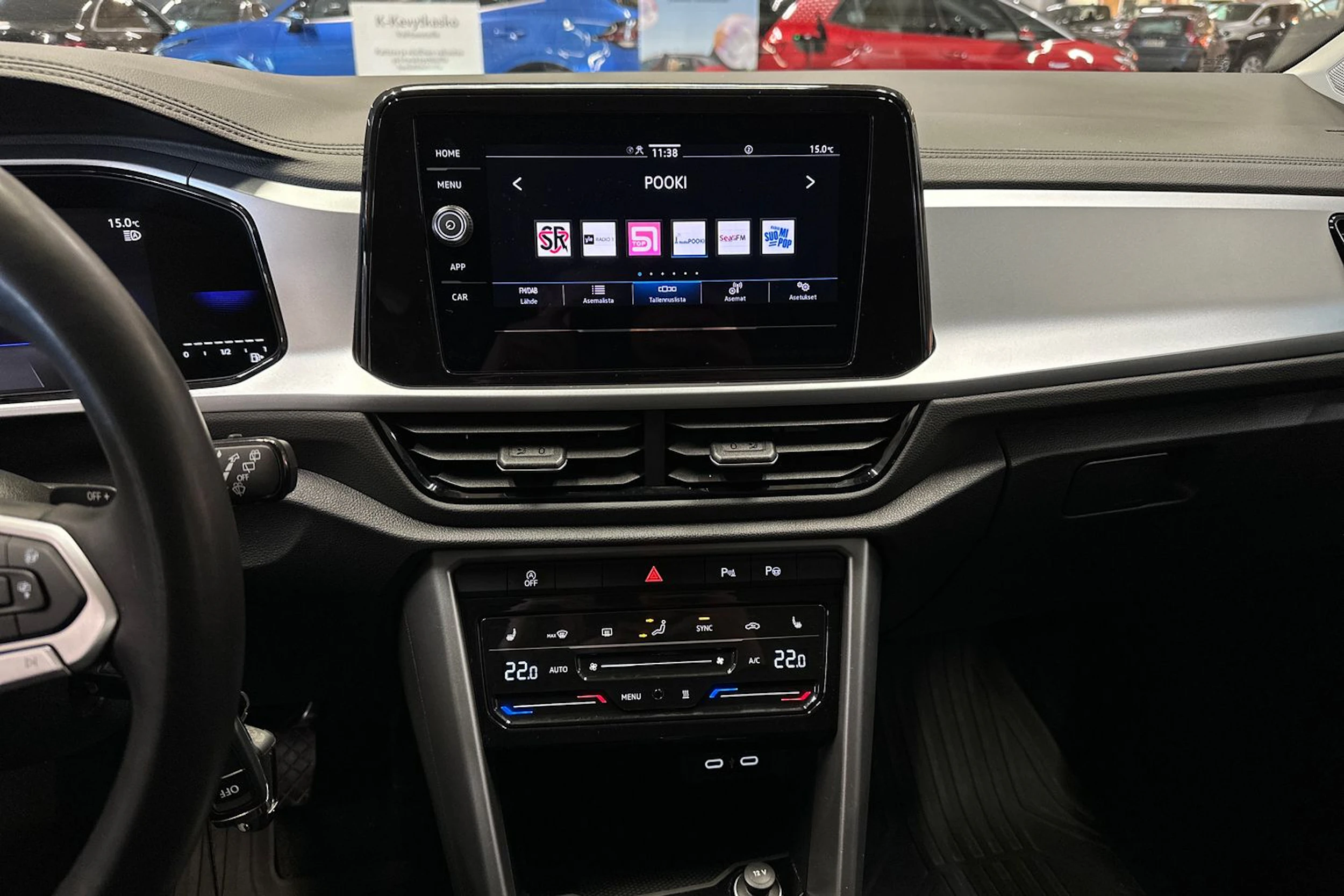 valkoinen Volkswagen T-Roc 2024 kuva 19.