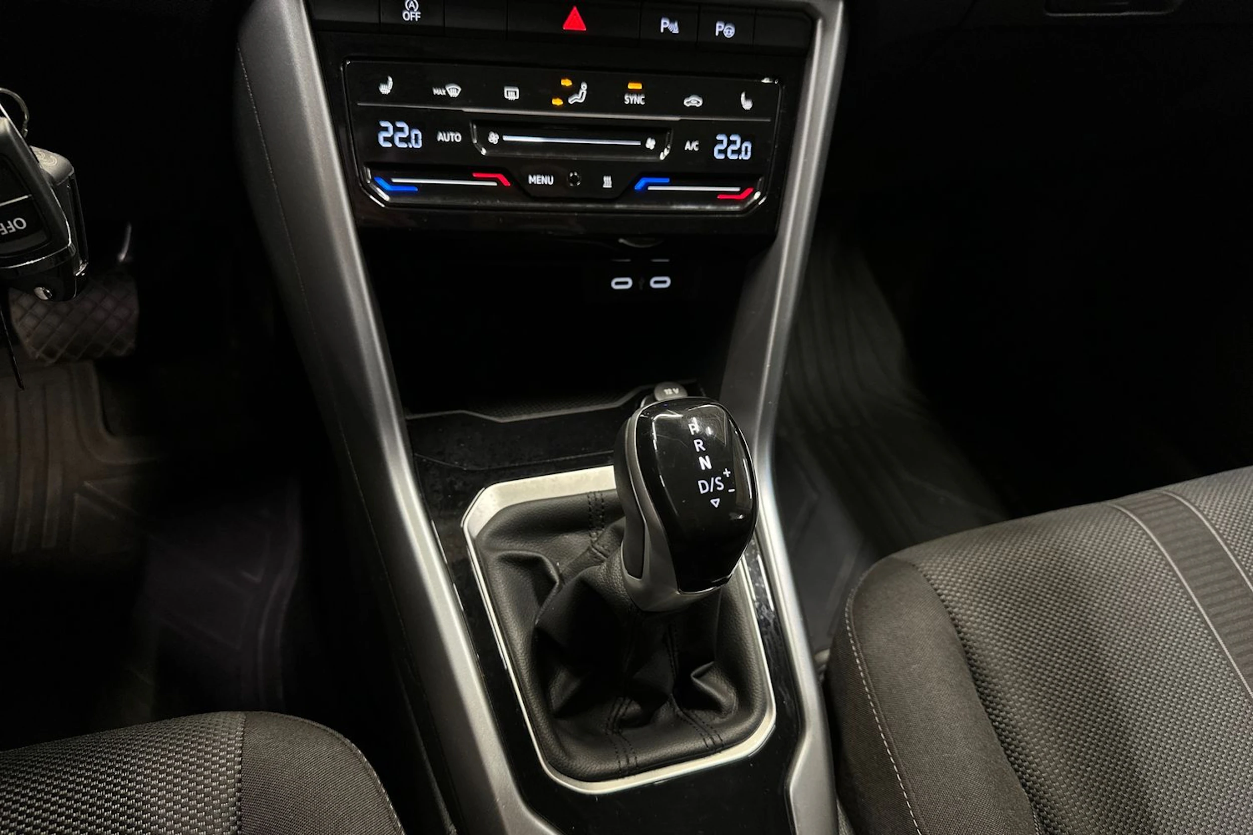 valkoinen Volkswagen T-Roc 2024 kuva 20.