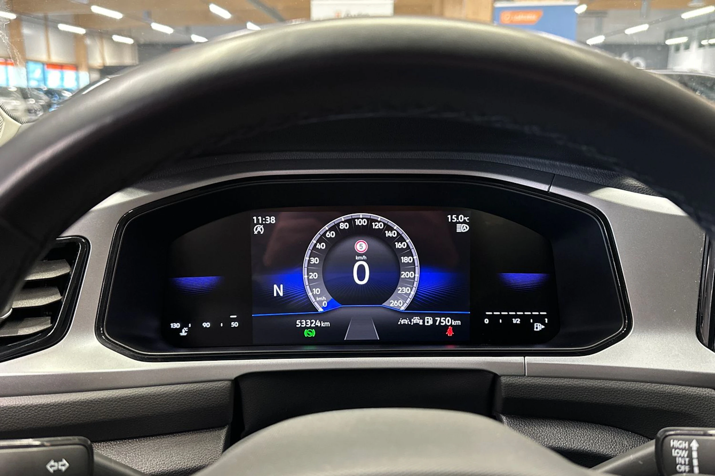 valkoinen Volkswagen T-Roc 2024 kuva 21.