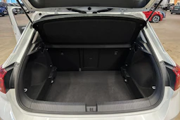 valkoinen Volkswagen T-Roc 2024 kuva 27.