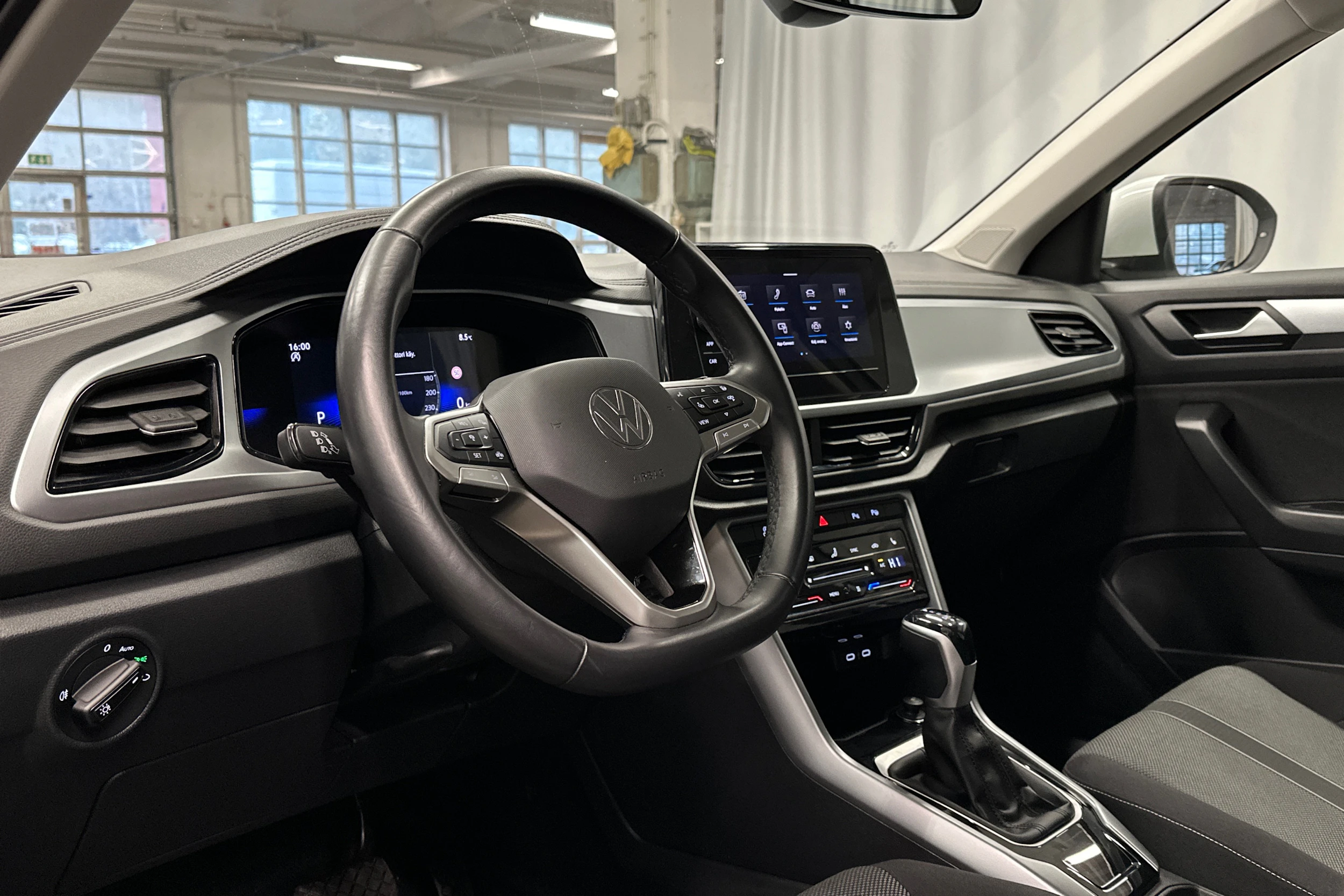 valkoinen Volkswagen T-Roc 2024 kuva 3.