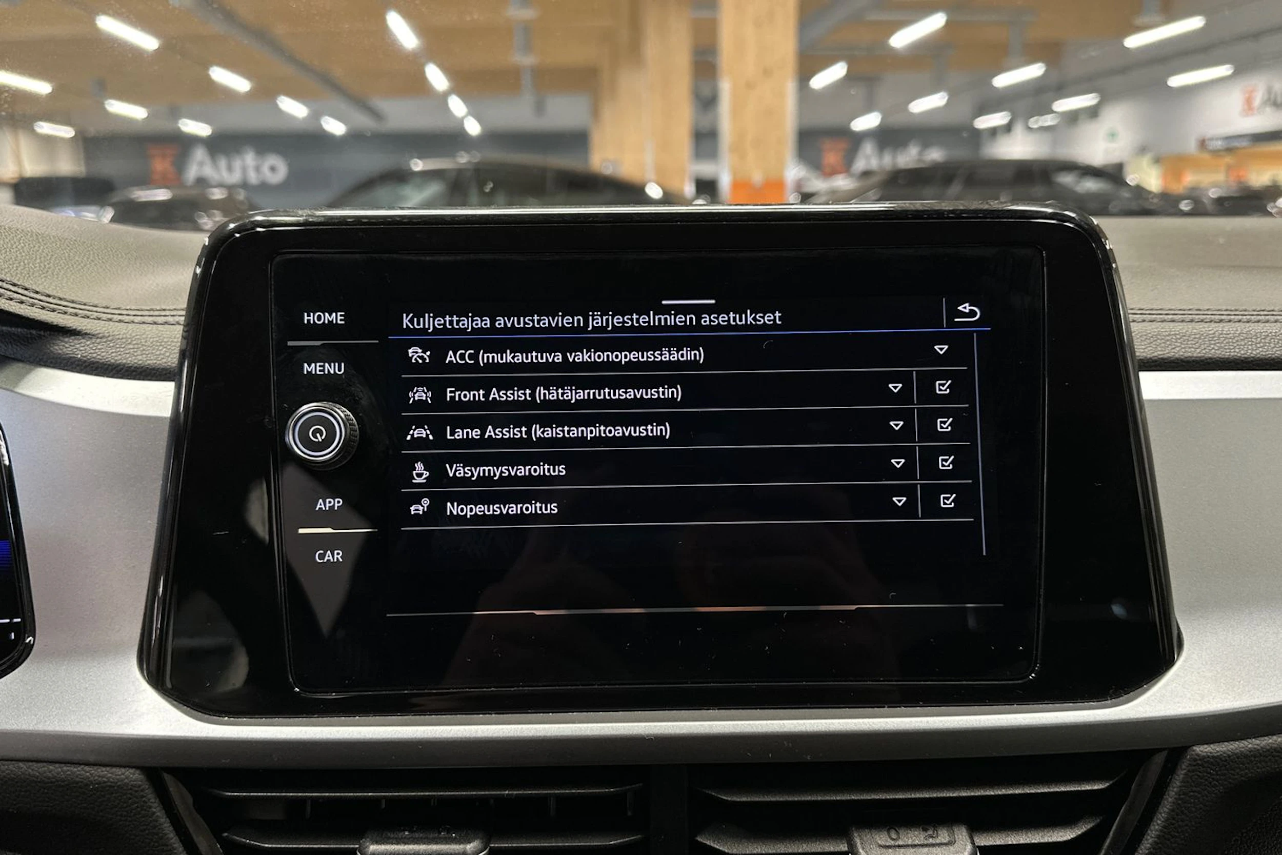valkoinen Volkswagen T-Roc 2024 kuva 14.