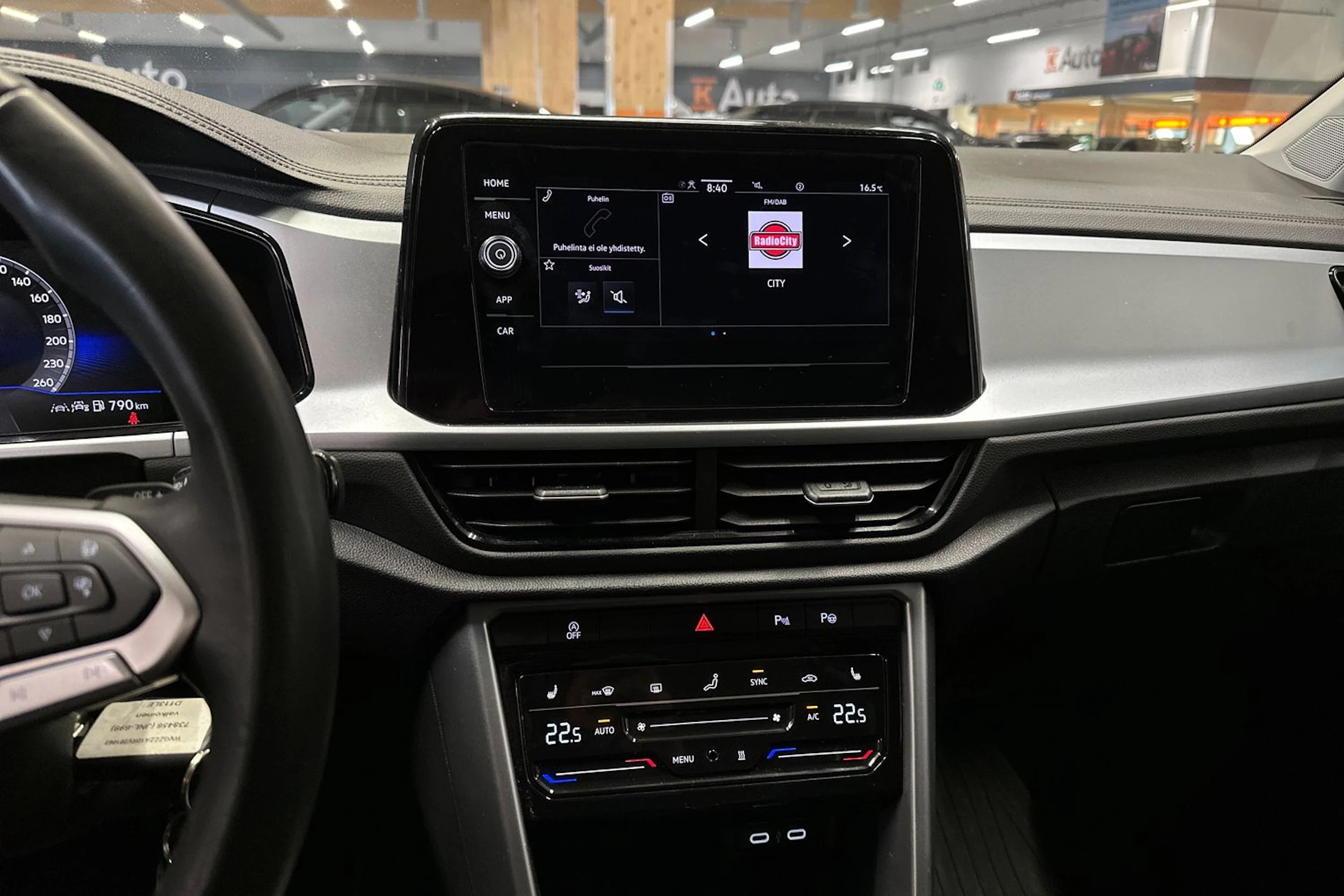 valkoinen Volkswagen T-Roc 2024 kuva 15.