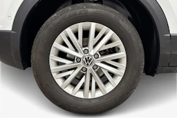 valkoinen Volkswagen T-Roc 2024 kuva 12.