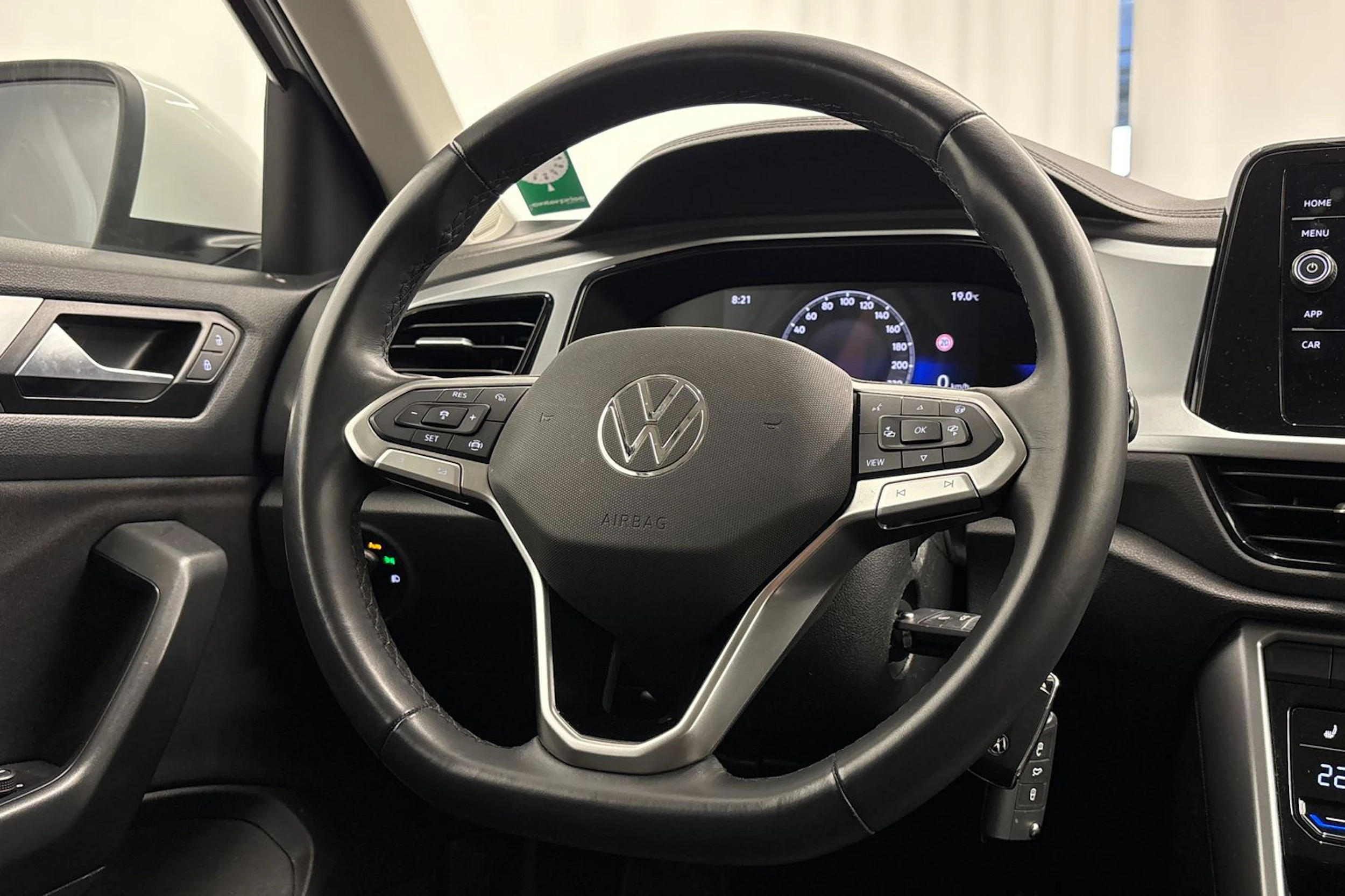 valkoinen Volkswagen T-Roc 2024 kuva 16.