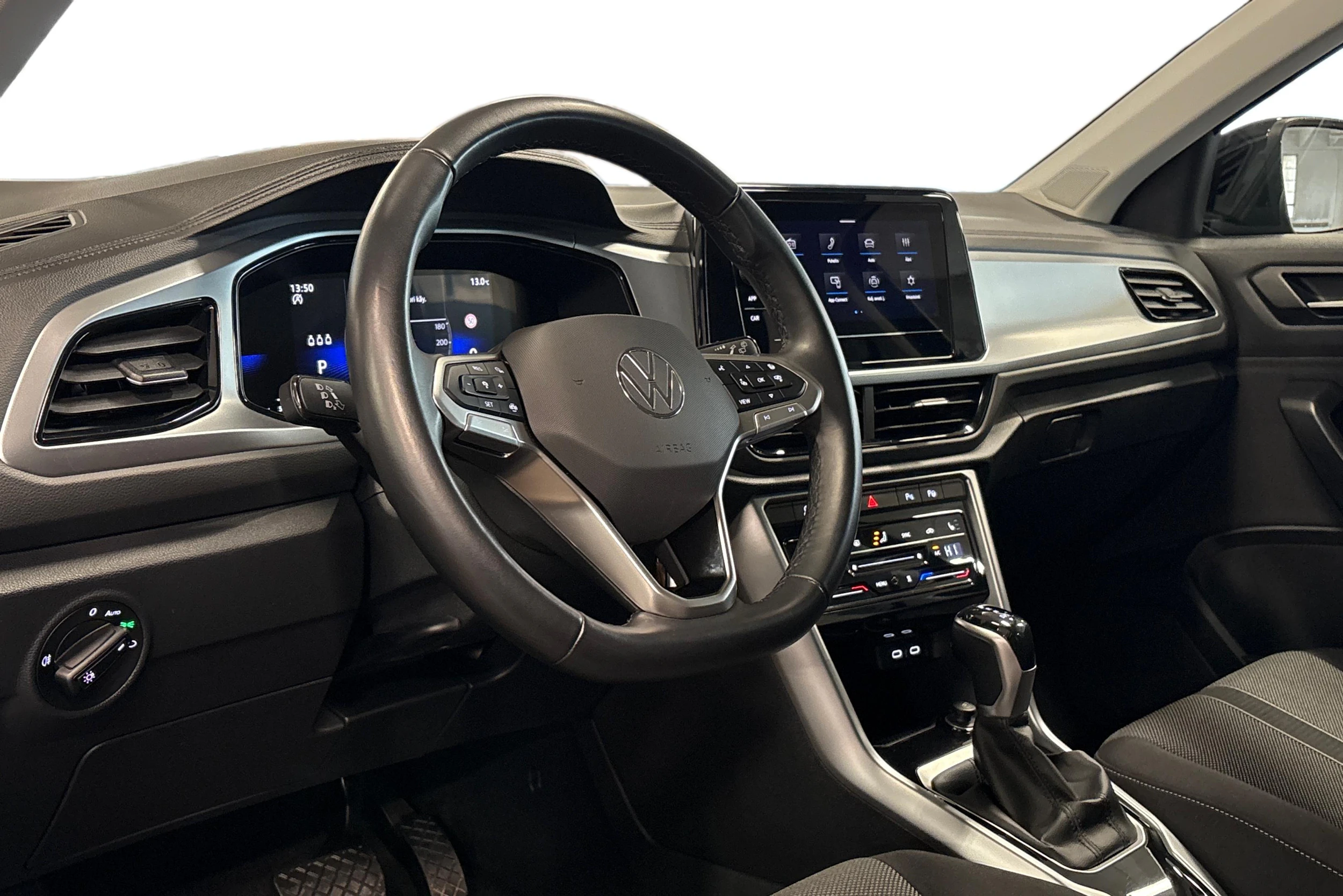 musta Volkswagen T-Roc 2024 kuva 3.