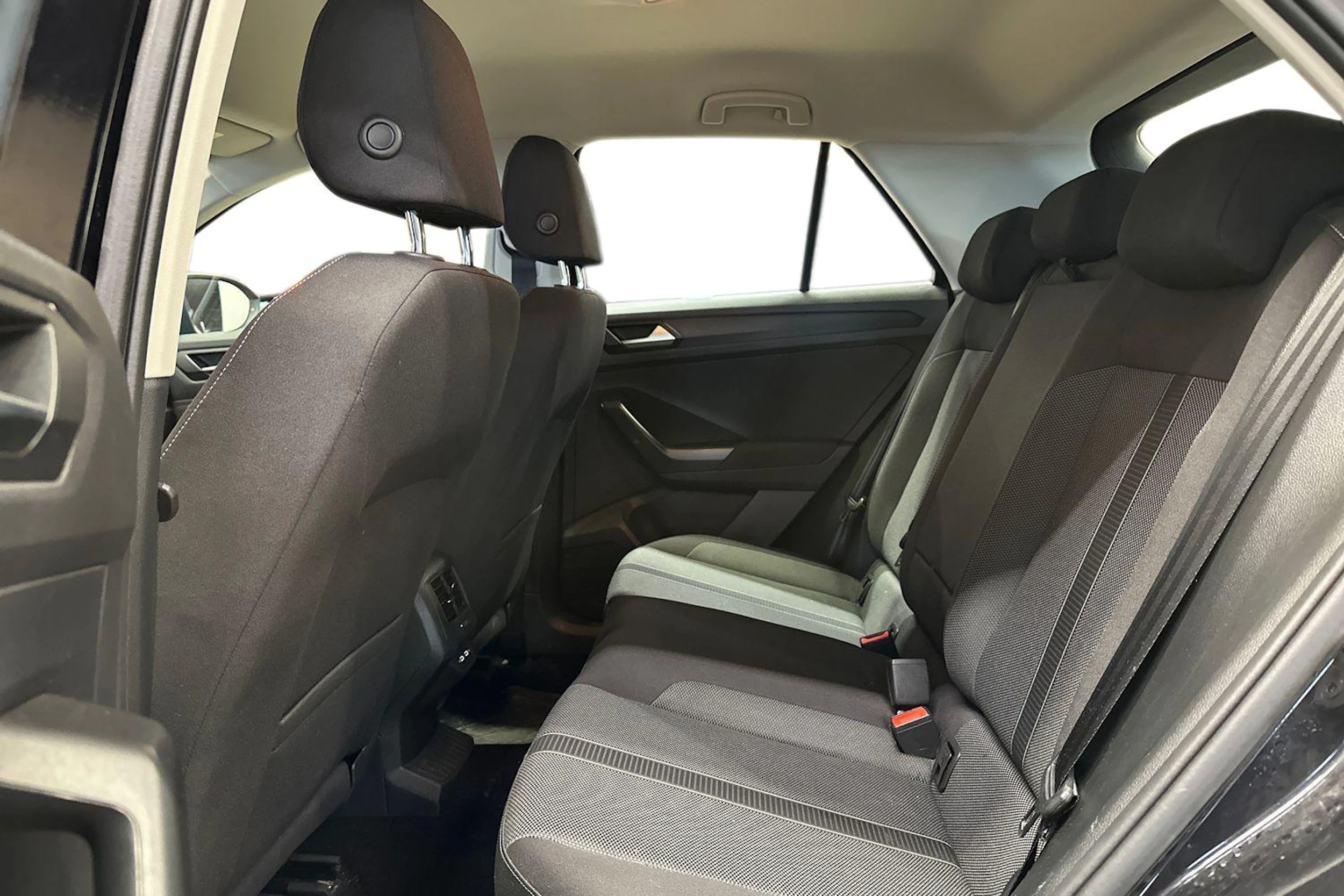 musta Volkswagen T-Roc 2024 kuva 8.