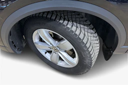 musta Volkswagen T-Roc 2024 kuva 9.