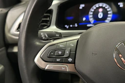 musta Volkswagen T-Roc 2024 kuva 16.