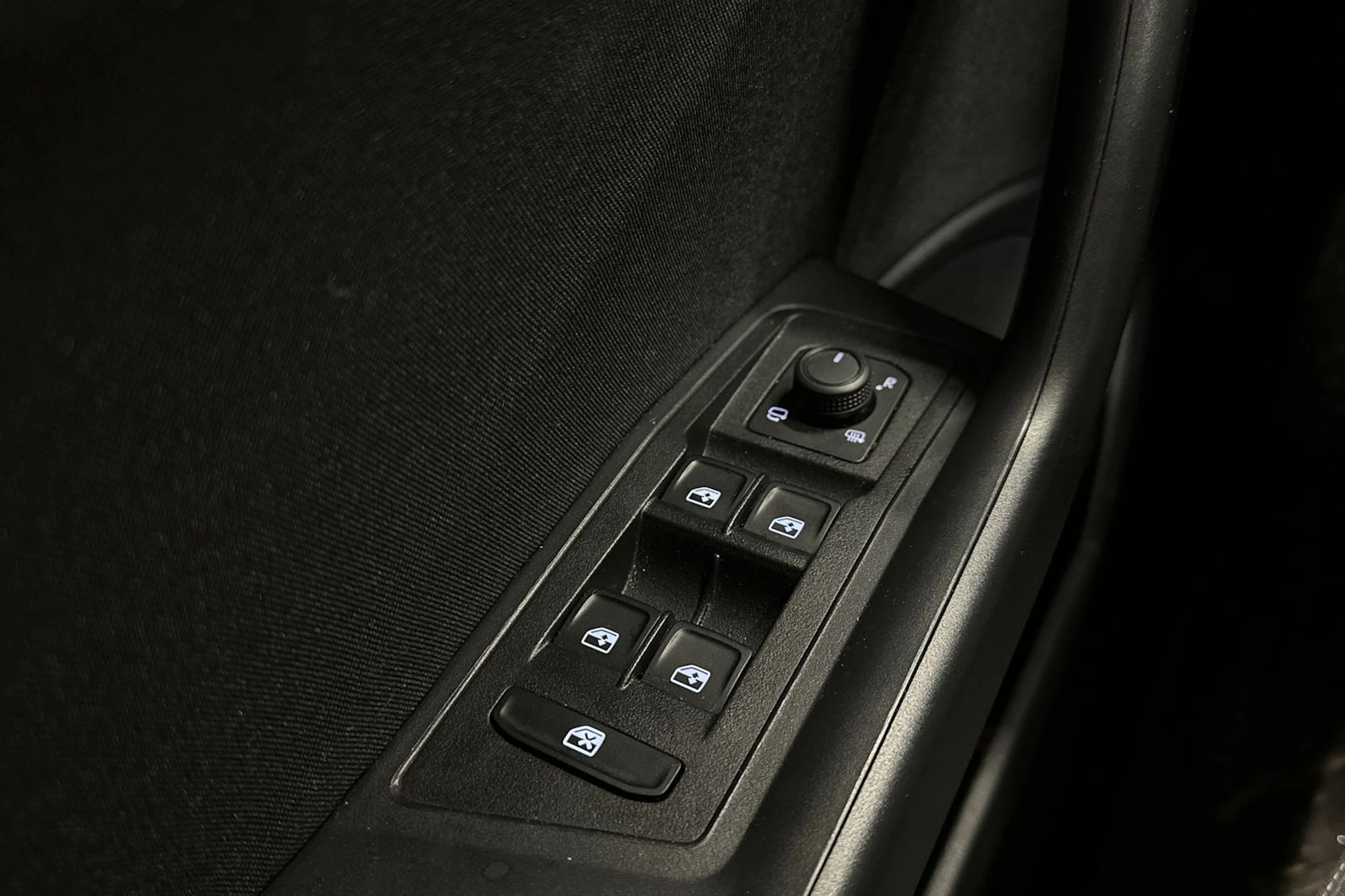 musta Volkswagen T-Roc 2024 kuva 19.