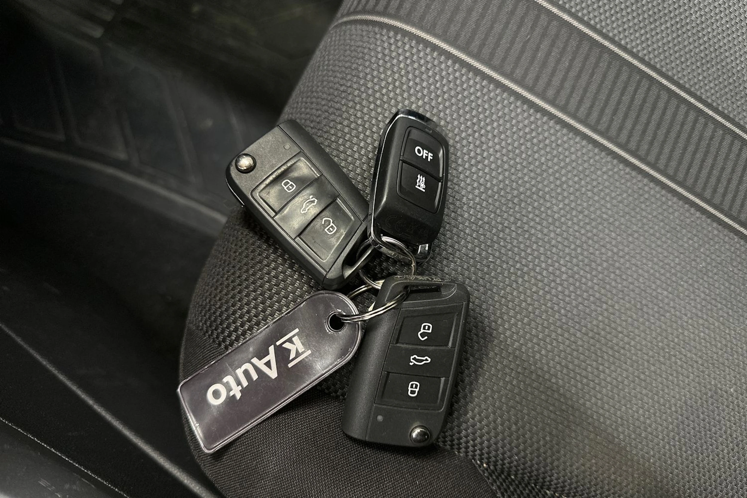 musta Volkswagen T-Roc 2024 kuva 20.