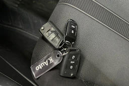 musta Volkswagen T-Roc 2024 kuva 20.