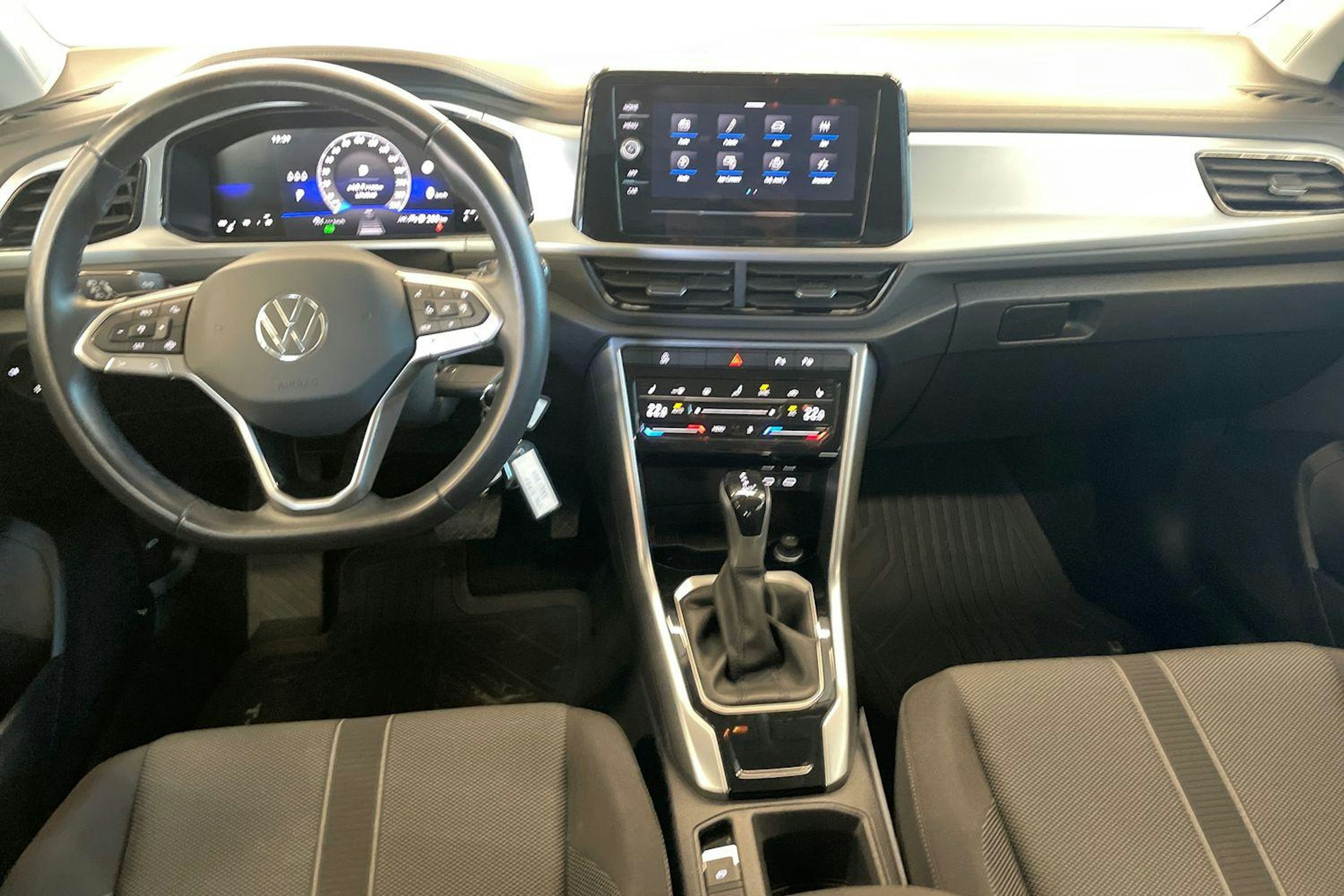 Harmaa Volkswagen T-Roc 2024 kuva 9.