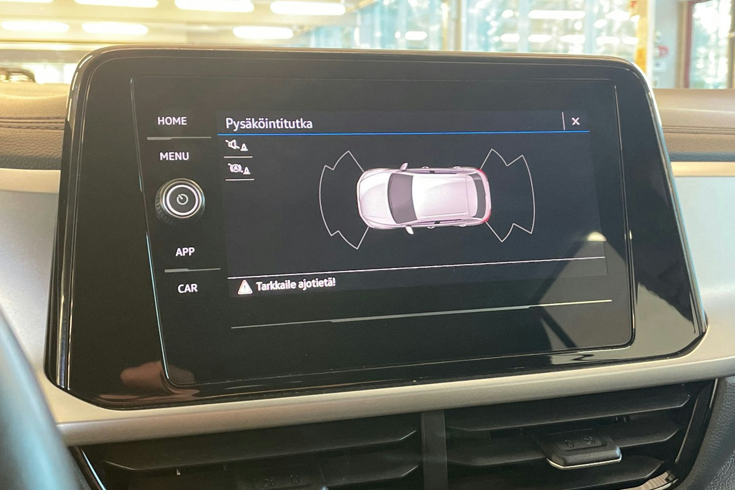 Harmaa Volkswagen T-Roc 2024 kuva 18.