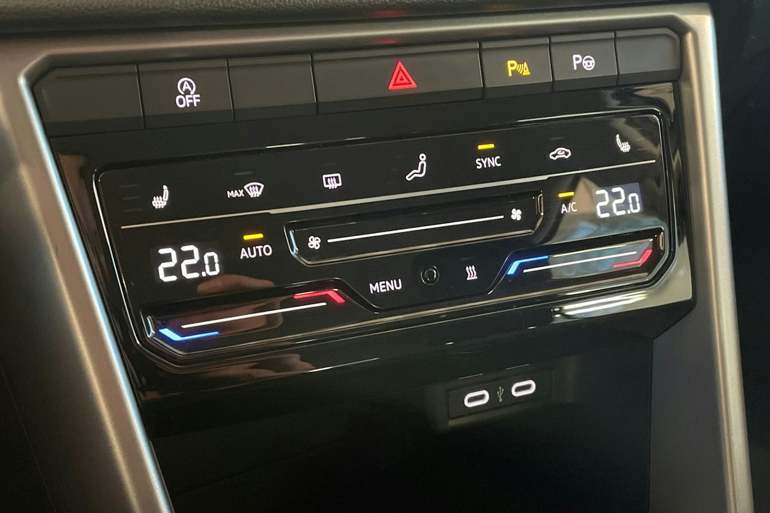 Harmaa Volkswagen T-Roc 2024 kuva 19.