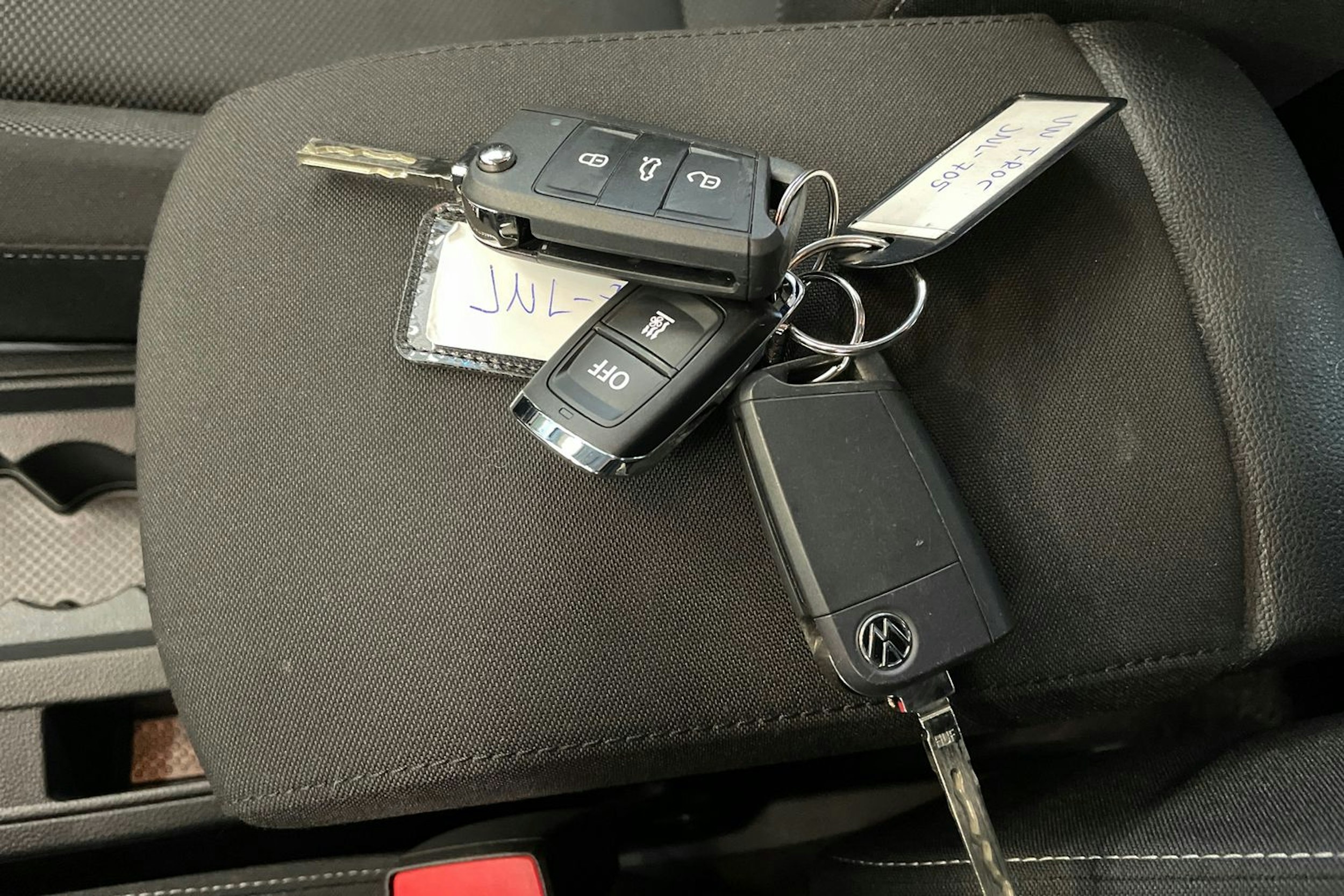 Harmaa Volkswagen T-Roc 2024 kuva 20.