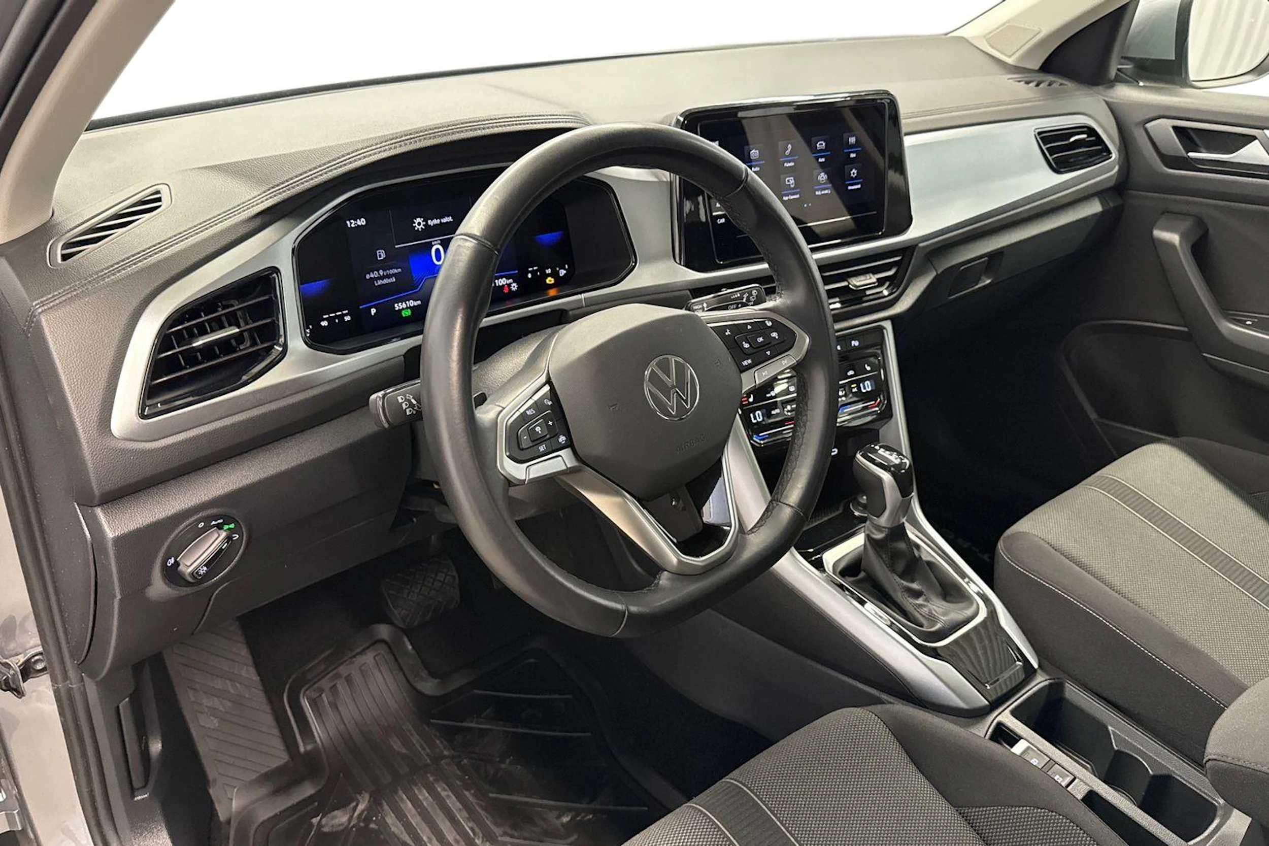 harmaa Volkswagen T-Roc 2024 kuva 8.