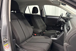 harmaa Volkswagen T-Roc 2024 kuva 15.