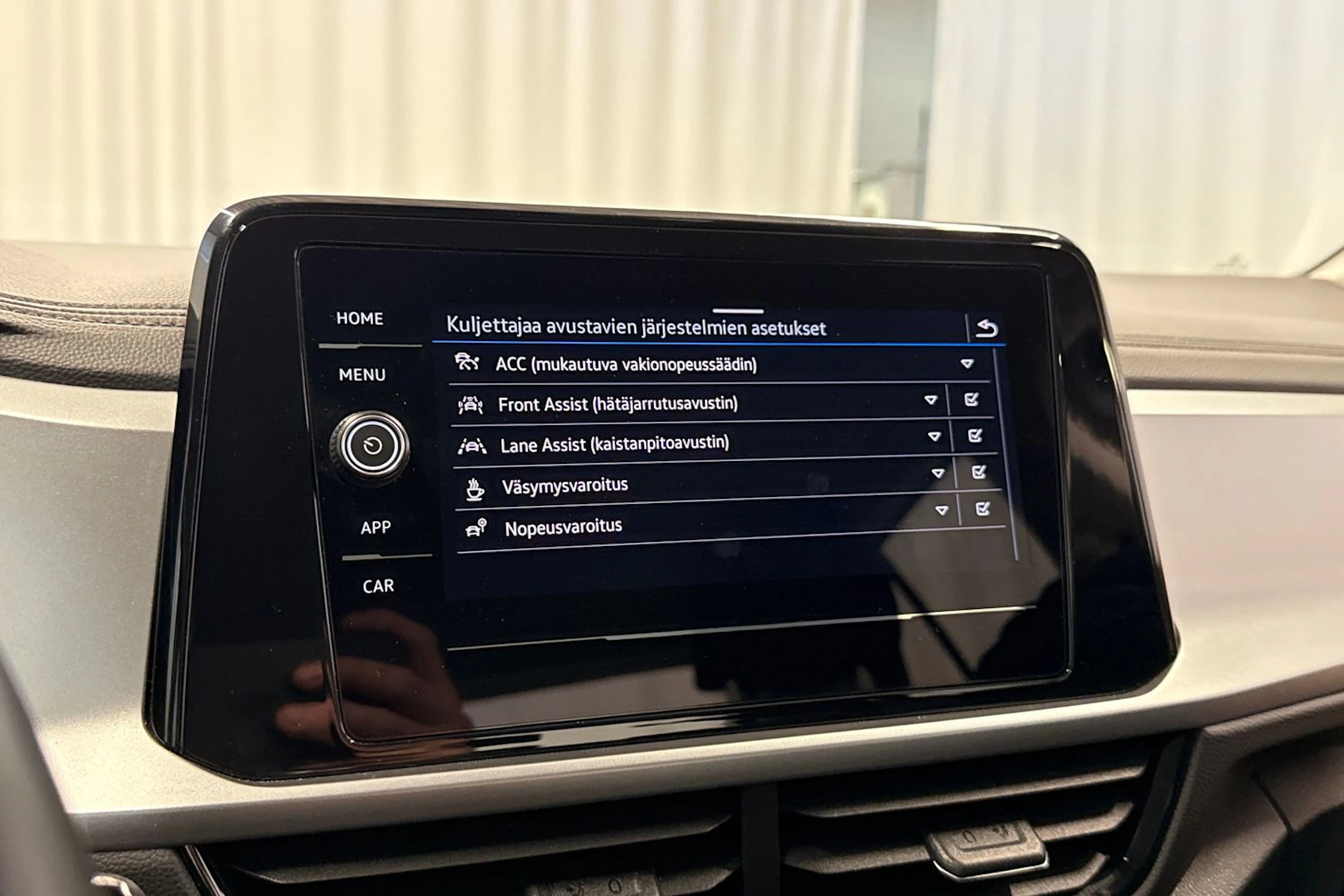 harmaa Volkswagen T-Roc 2024 kuva 24.