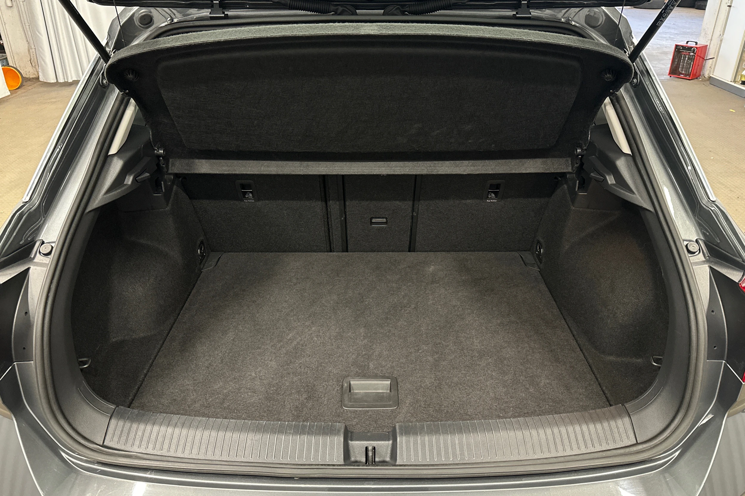 harmaa Volkswagen T-Roc 2024 kuva 11.