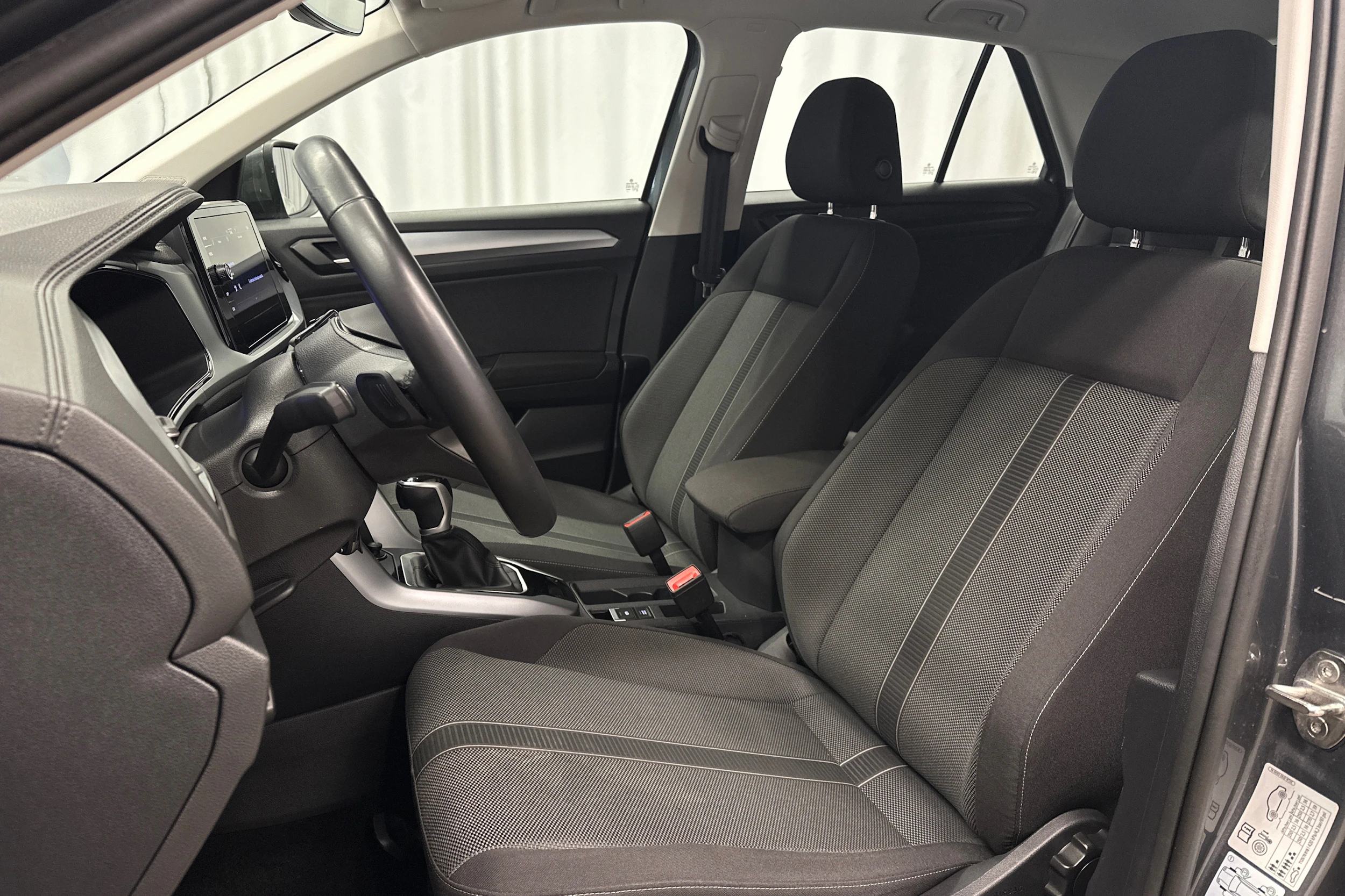 harmaa Volkswagen T-Roc 2024 kuva 12.