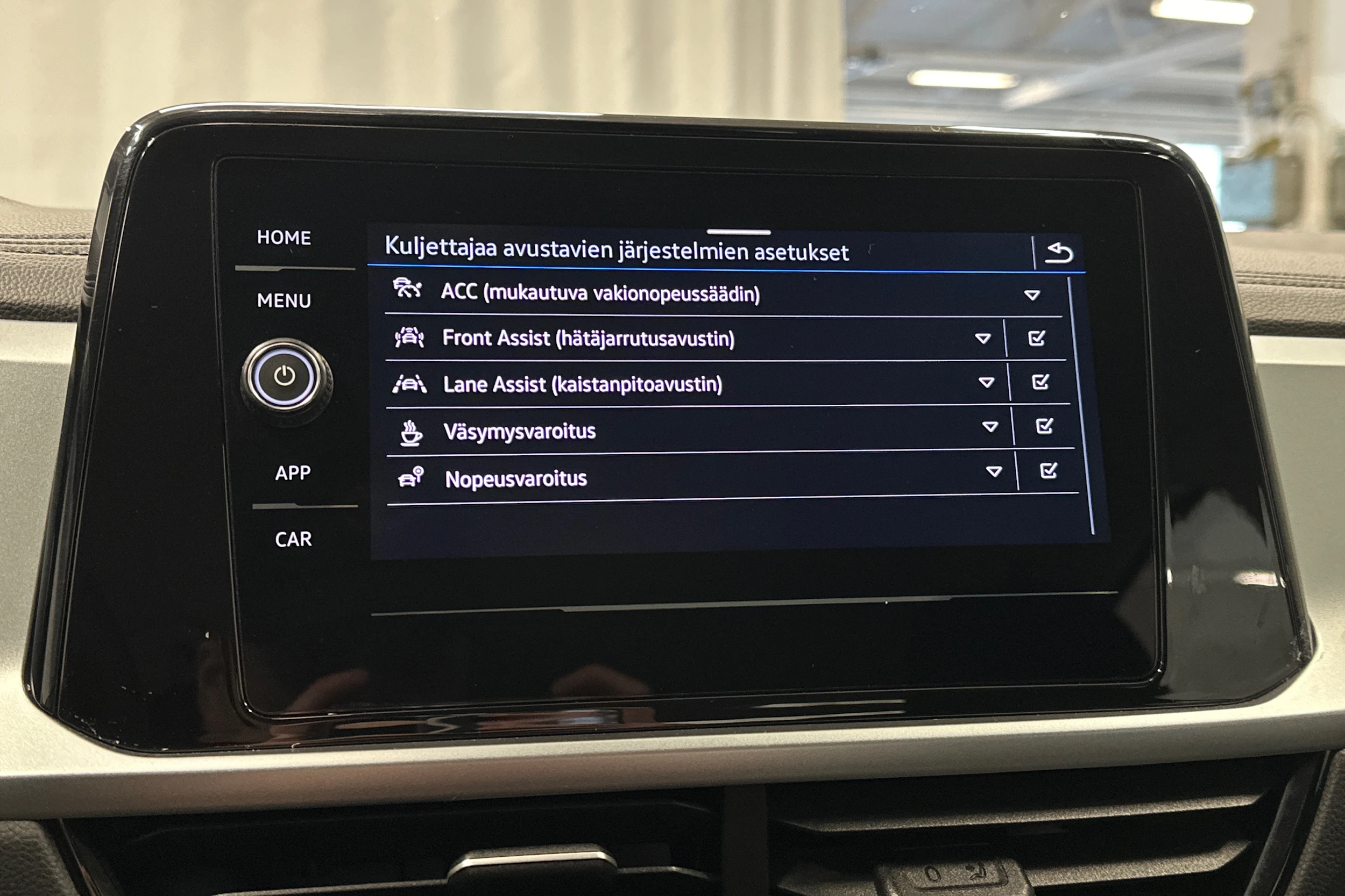 harmaa Volkswagen T-Roc 2024 kuva 17.