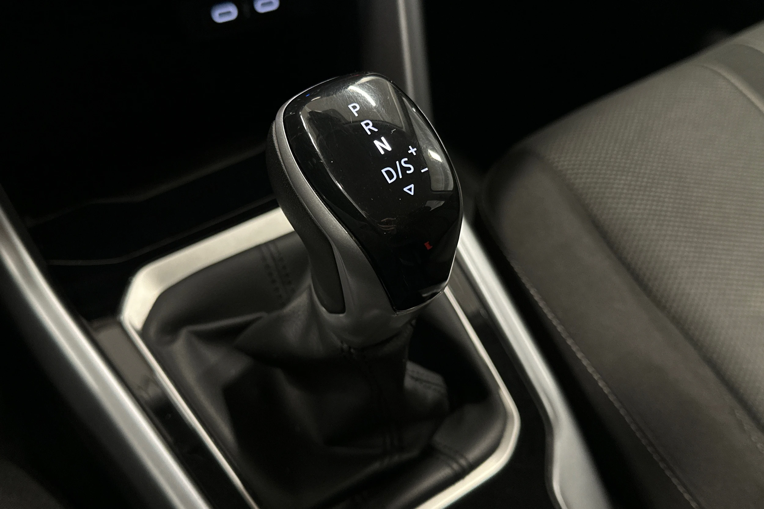 harmaa Volkswagen T-Roc 2024 kuva 21.