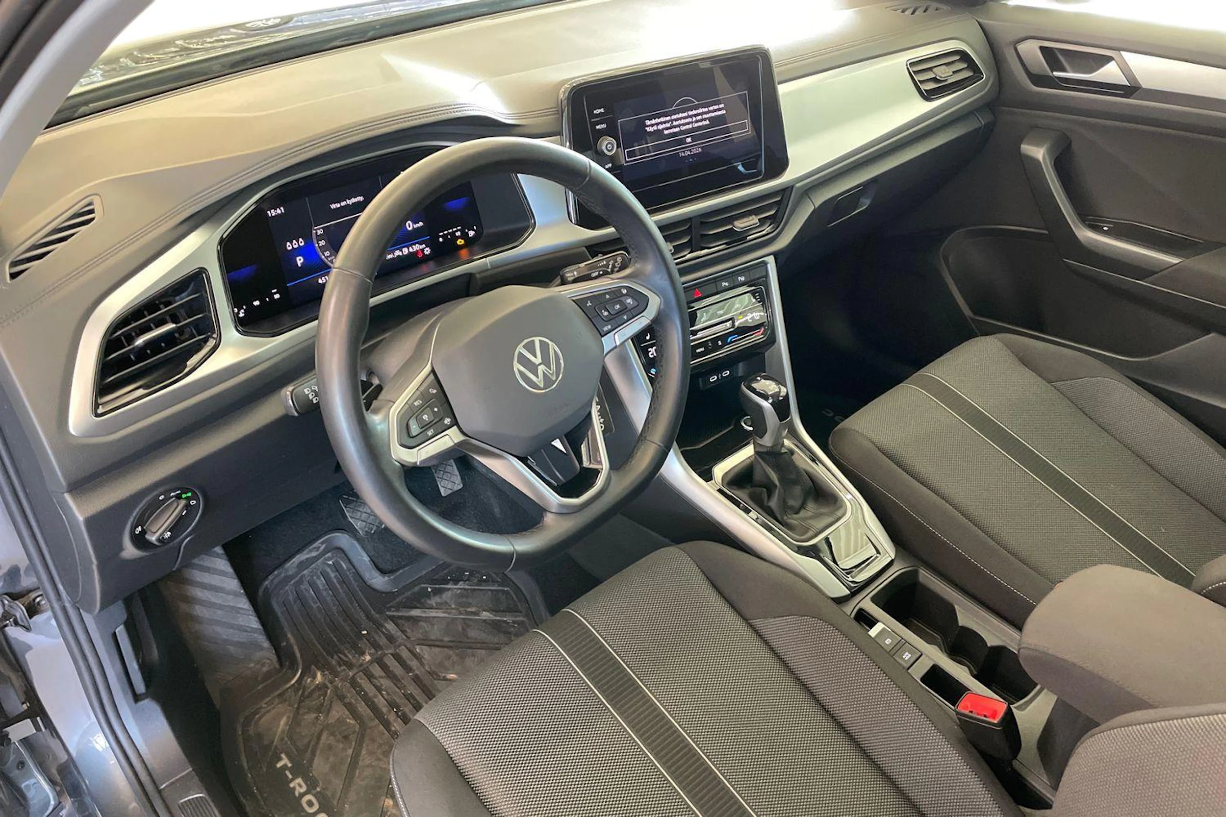 harmaa Volkswagen T-Roc 2024 kuva 6.