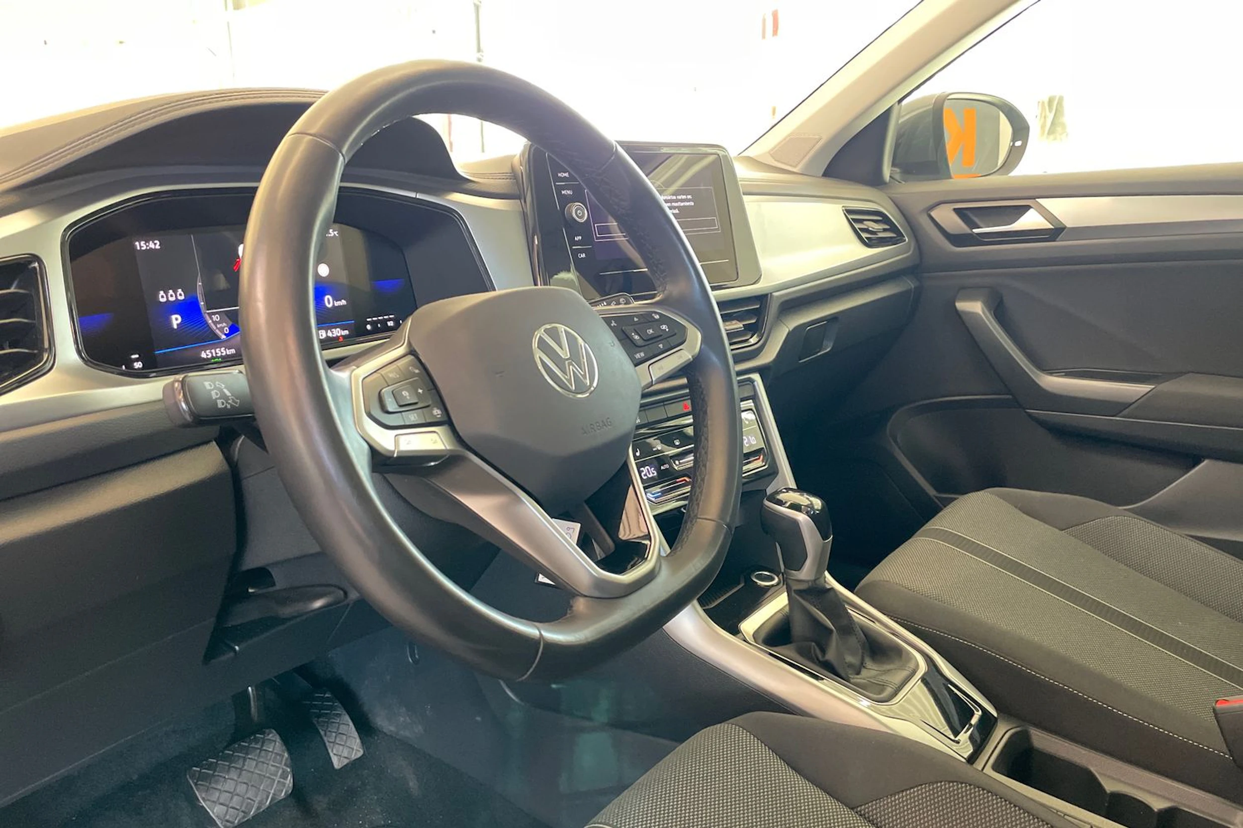 harmaa Volkswagen T-Roc 2024 kuva 11.