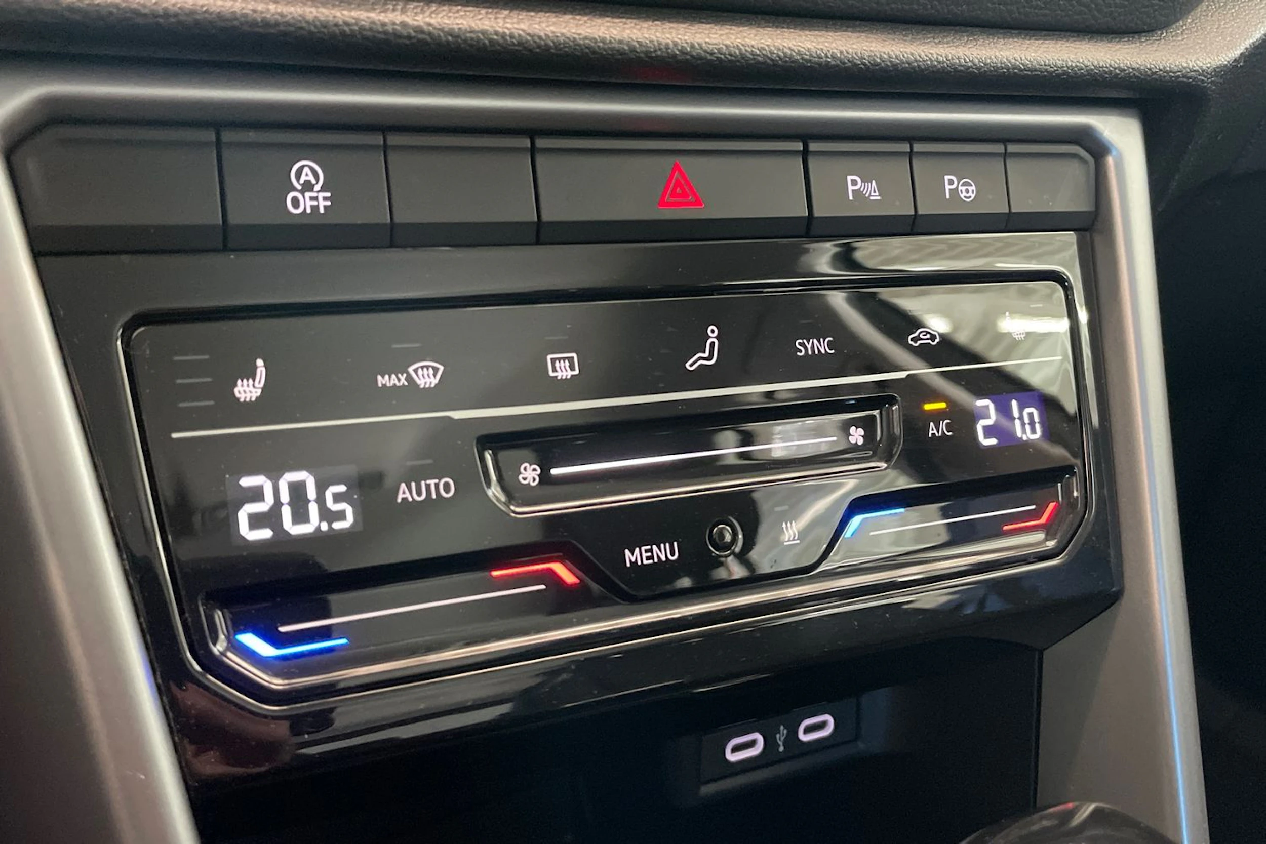 harmaa Volkswagen T-Roc 2024 kuva 17.