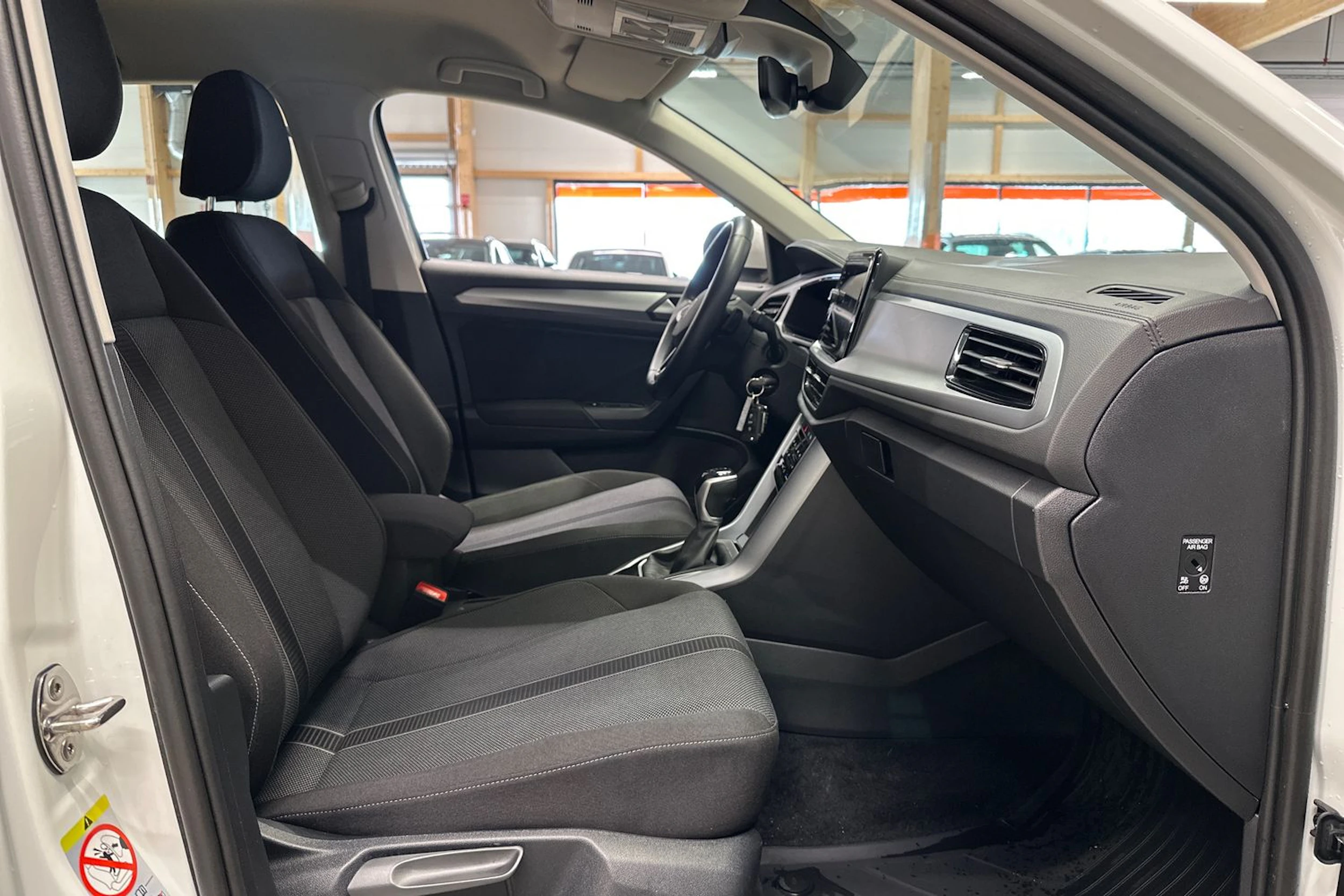 valkoinen Volkswagen T-Roc 2024 kuva 15.