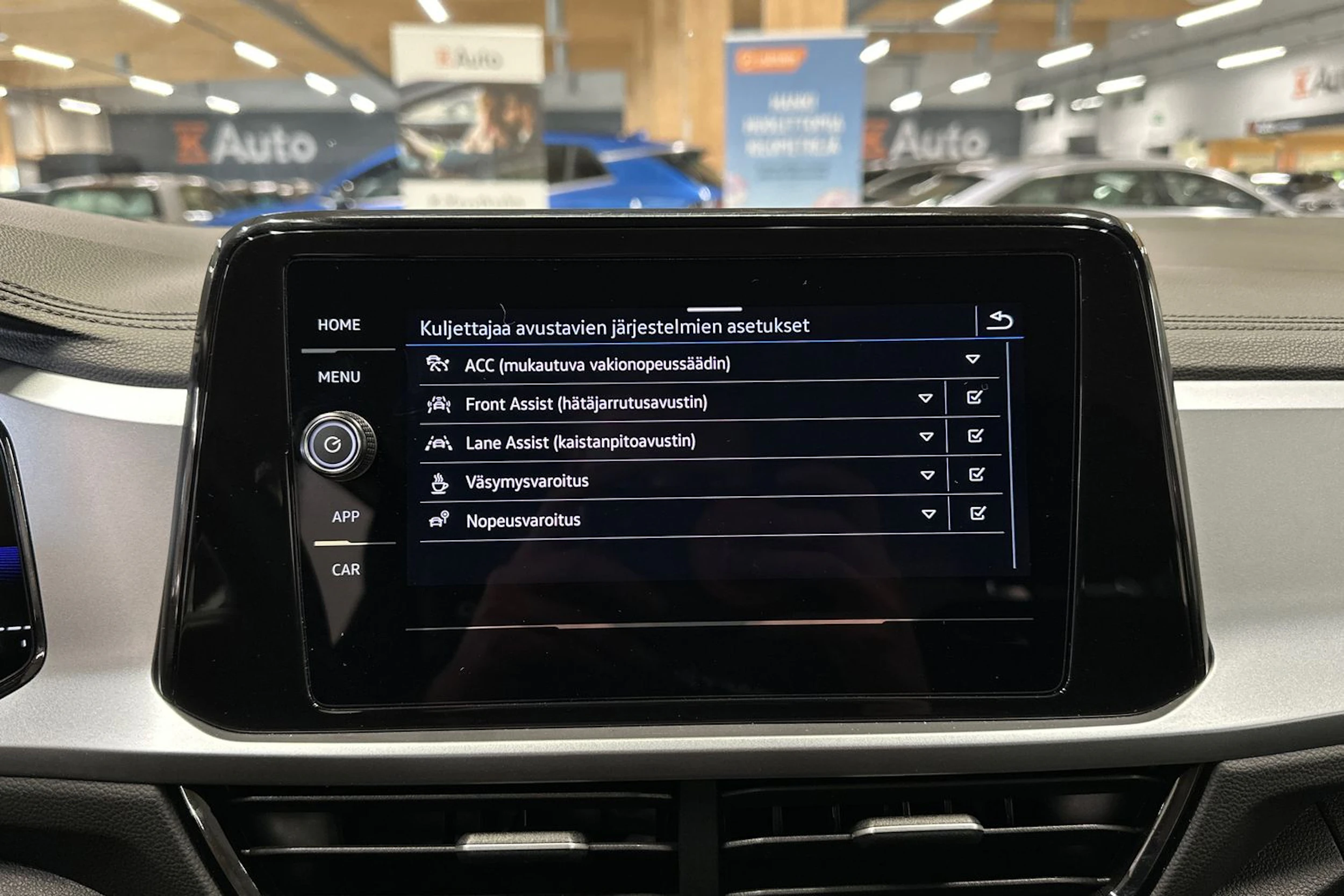 valkoinen Volkswagen T-Roc 2024 kuva 19.