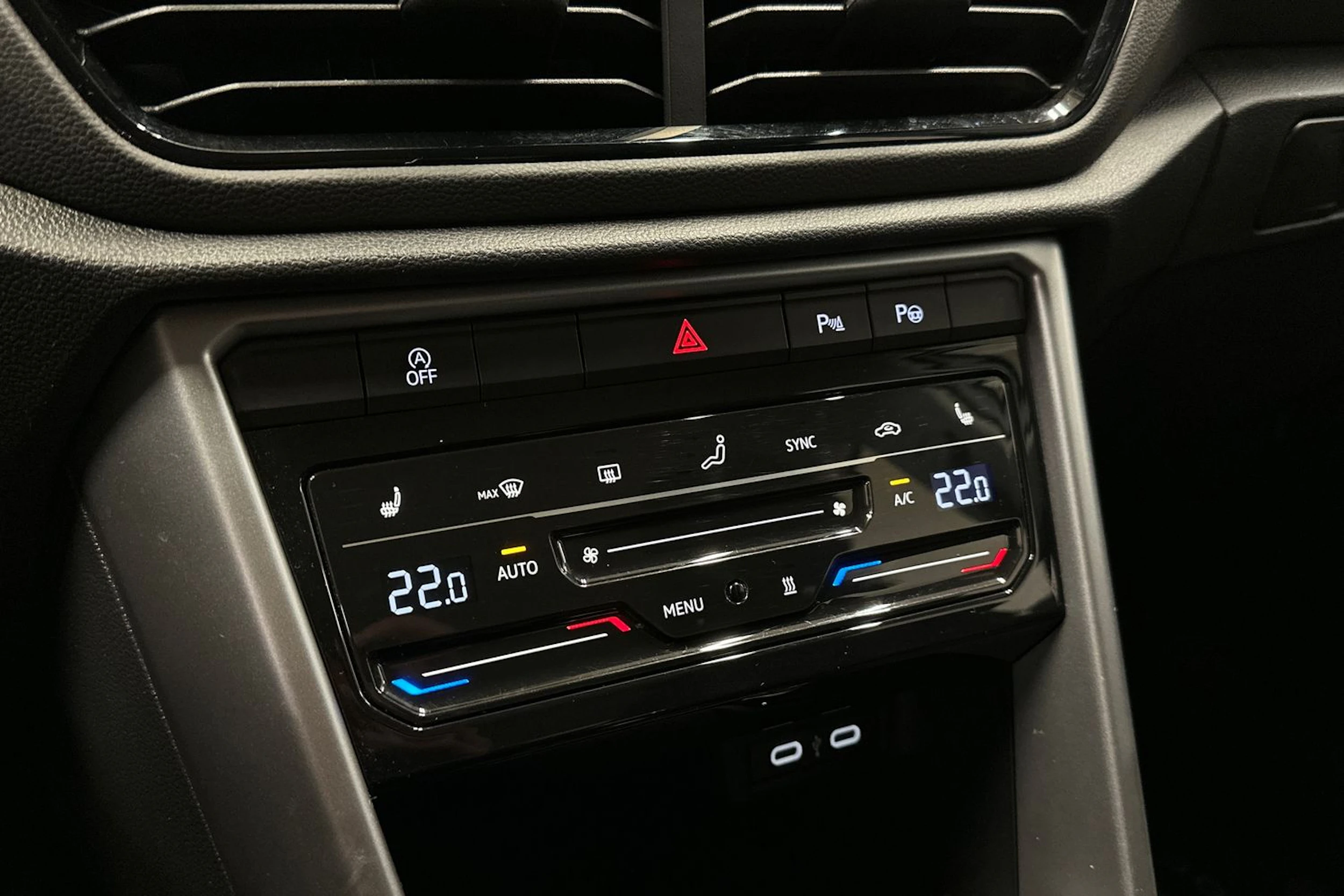 valkoinen Volkswagen T-Roc 2024 kuva 21.