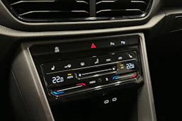 valkoinen Volkswagen T-Roc 2024 kuva 21.