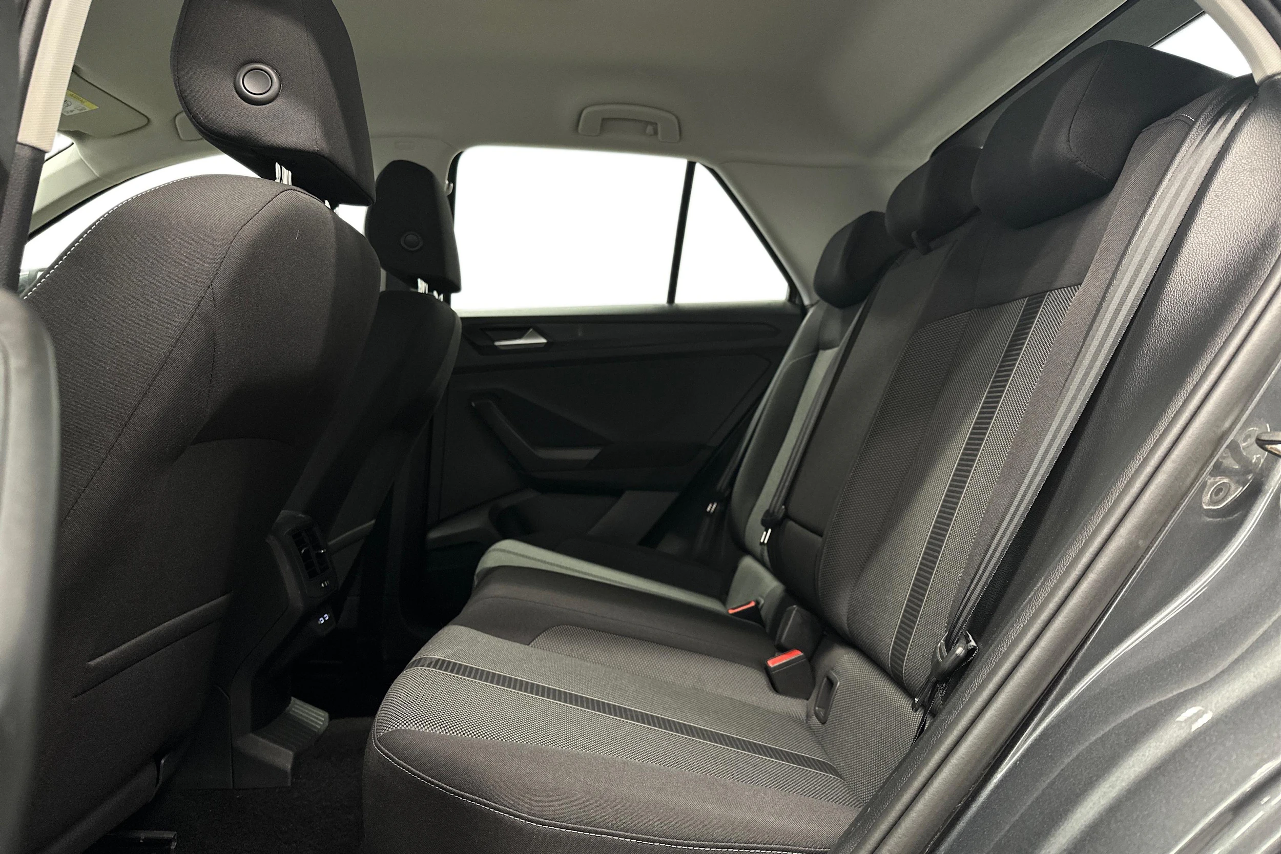 harmaa Volkswagen T-Roc 2024 kuva 8.