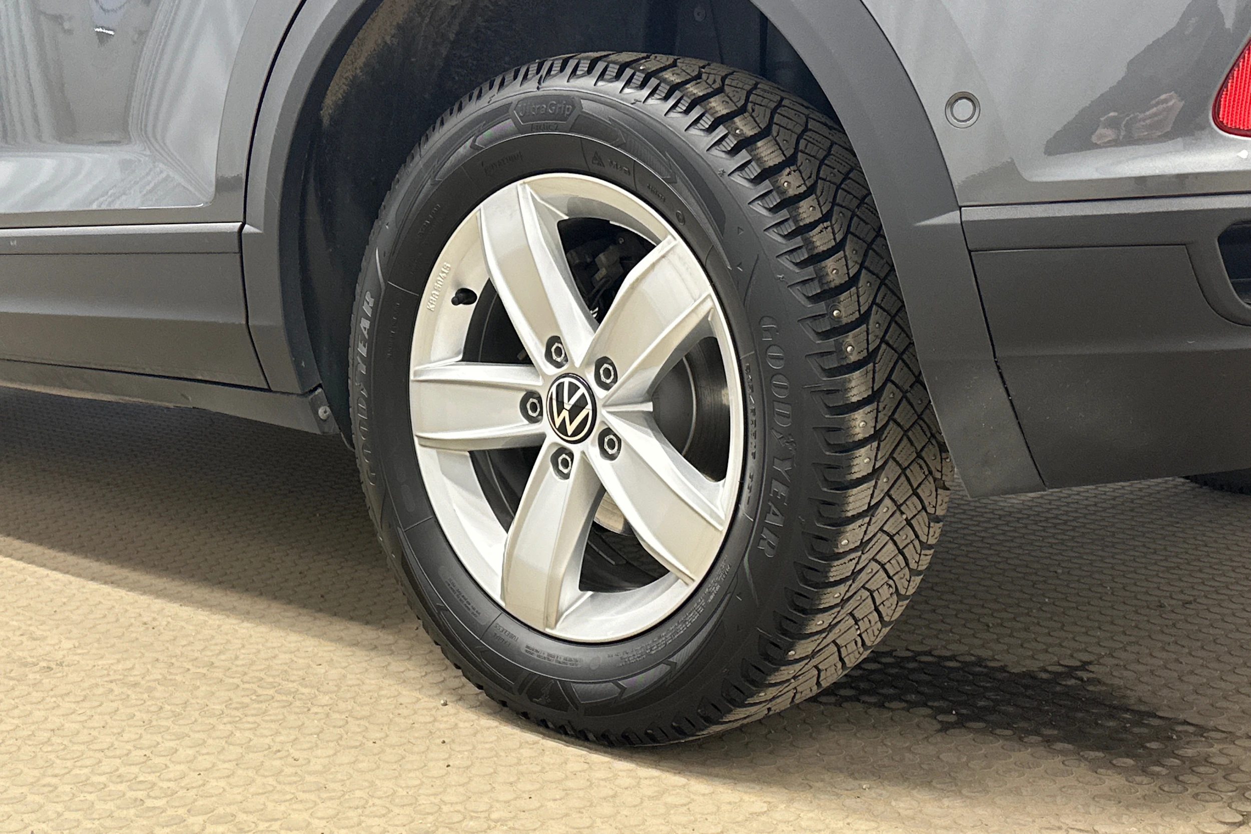 harmaa Volkswagen T-Roc 2024 kuva 10.