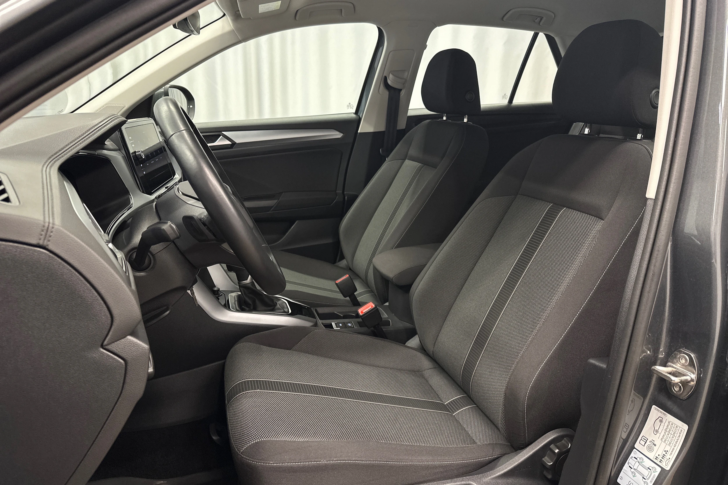 harmaa Volkswagen T-Roc 2024 kuva 12.