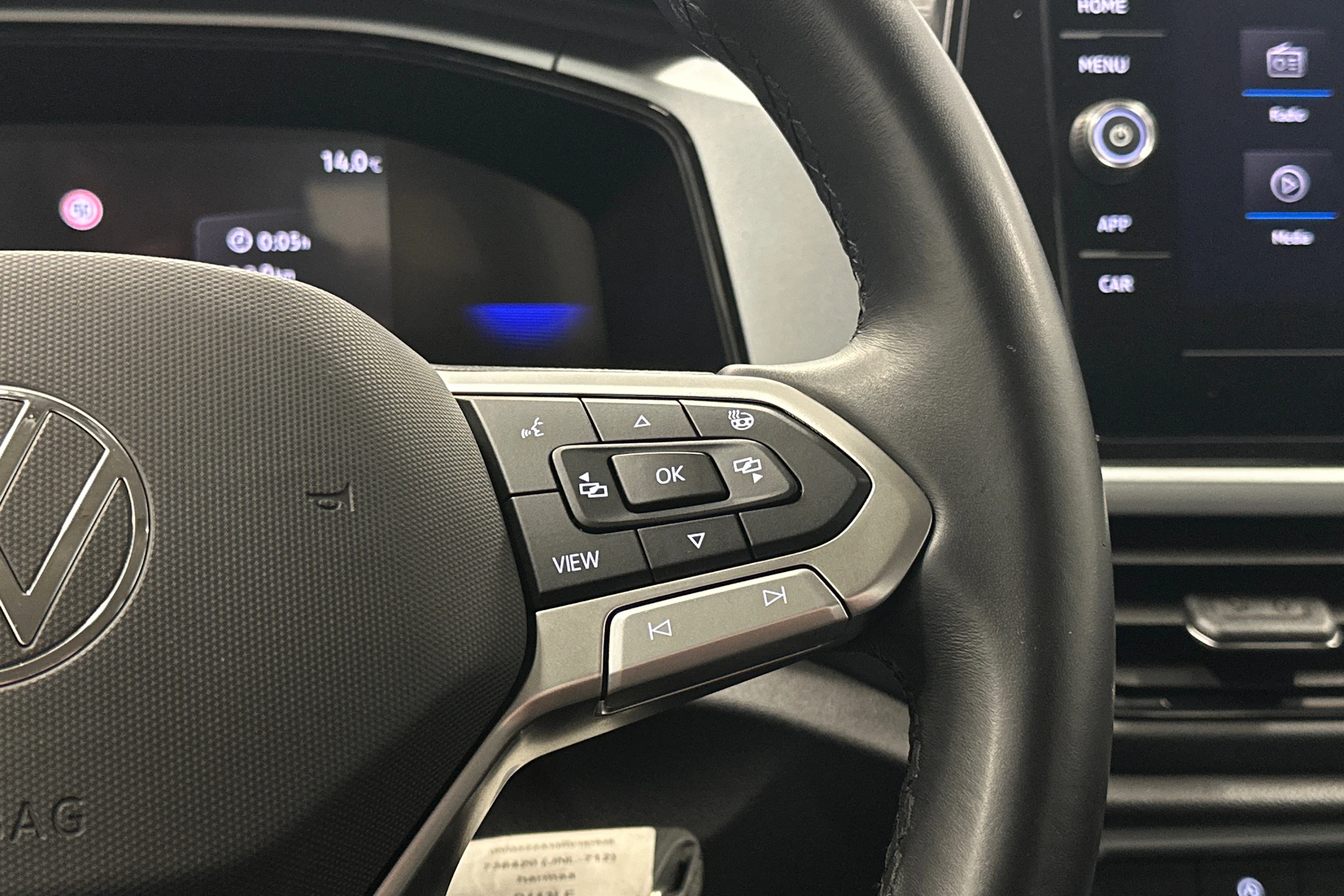 harmaa Volkswagen T-Roc 2024 kuva 15.