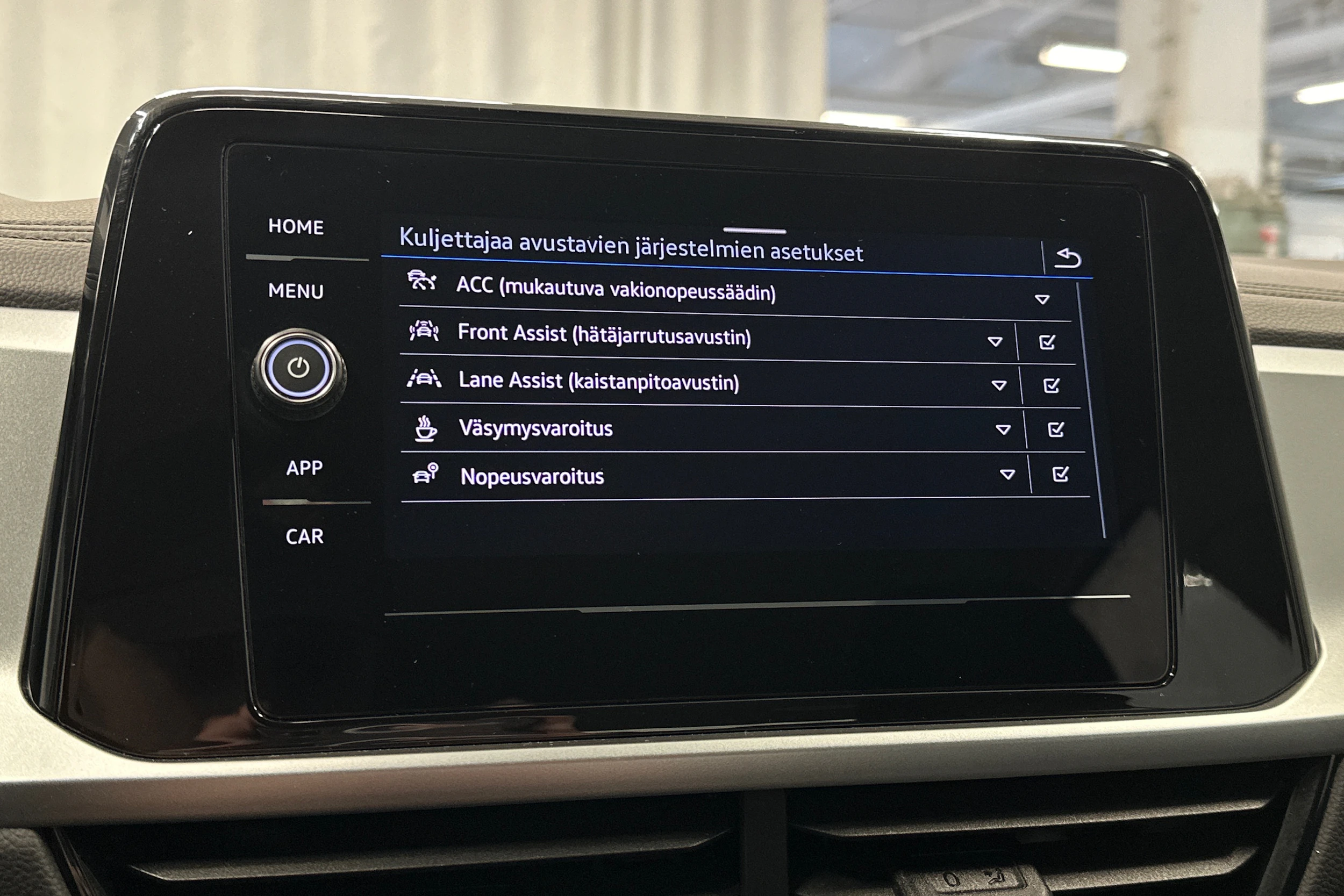 harmaa Volkswagen T-Roc 2024 kuva 18.