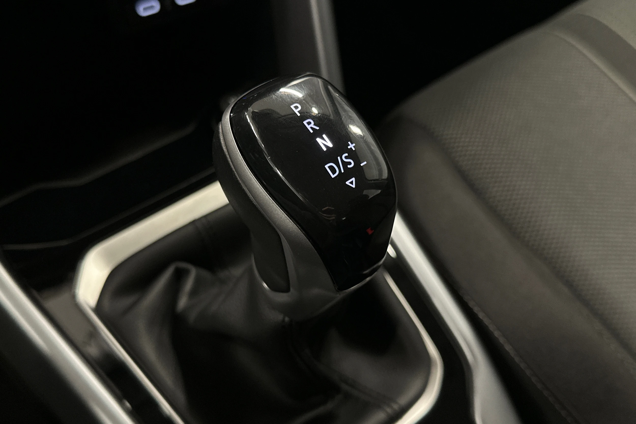 harmaa Volkswagen T-Roc 2024 kuva 22.