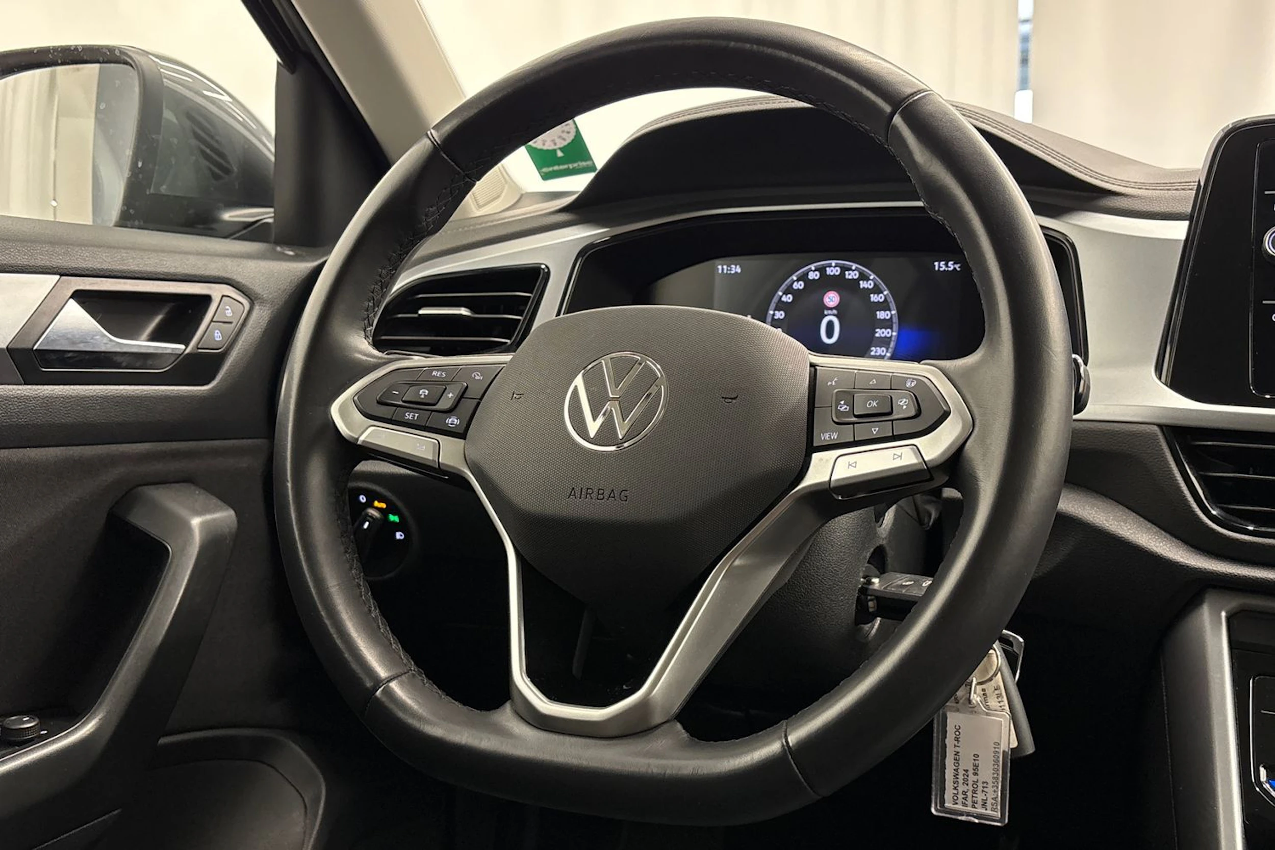 harmaa Volkswagen T-Roc 2024 kuva 16.