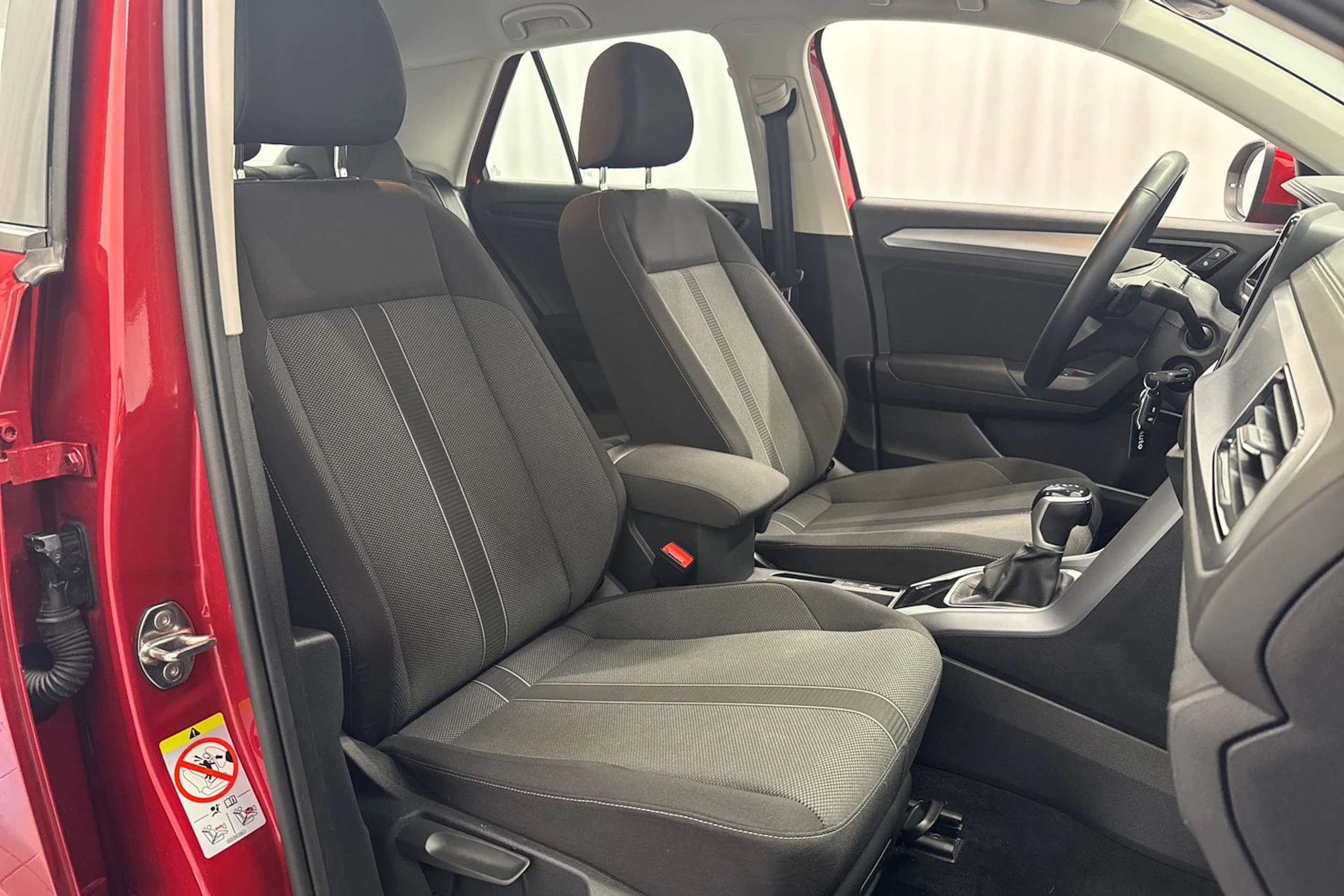 punainen Volkswagen T-Roc 2024 kuva 15.